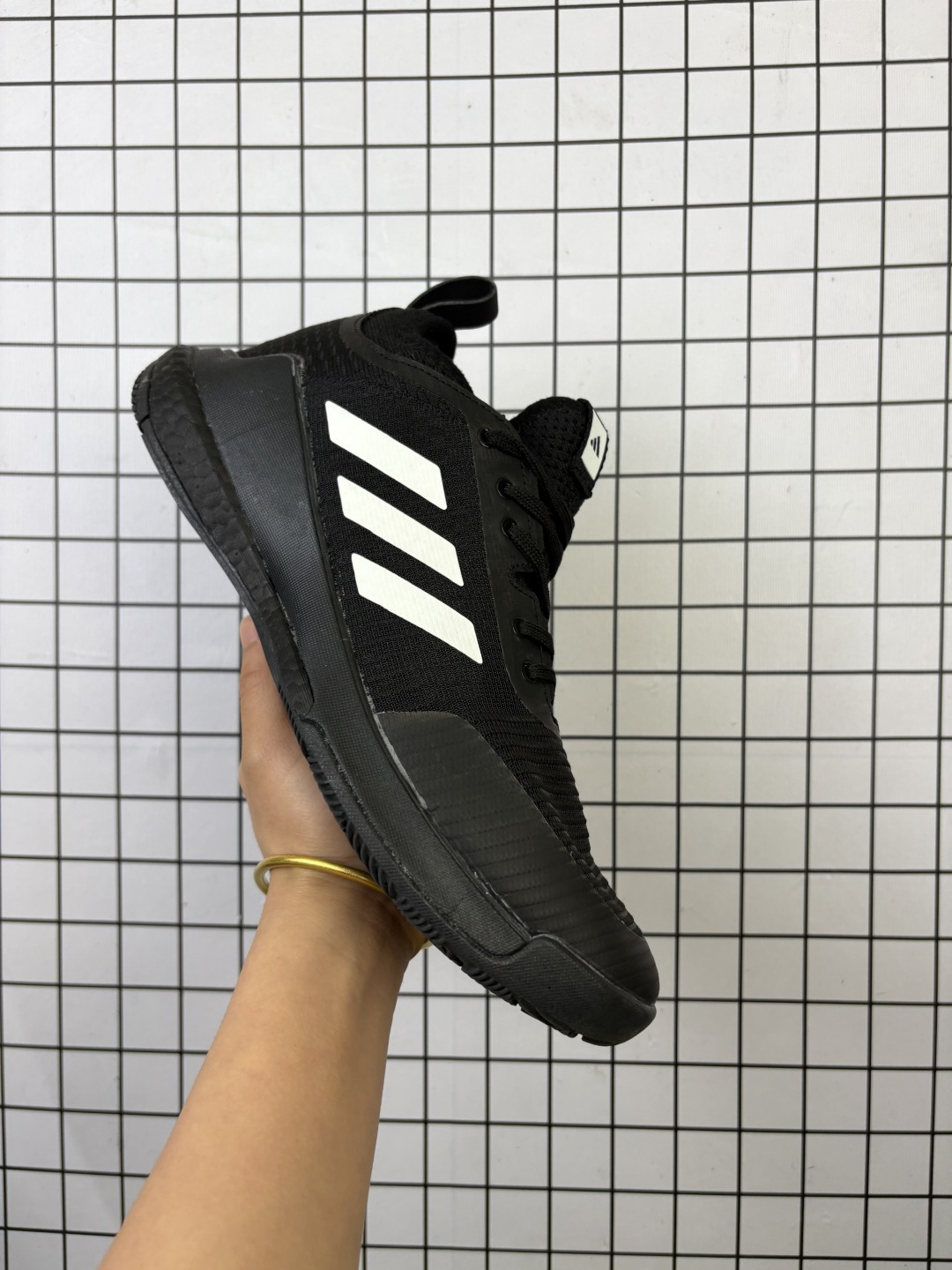 💰150
✅ADIDAS CRAZYFLIGHT MID 运动鞋
记忆回弹BOOST真爆大底 运动排球鞋
这款专注于跳跃的阿迪达斯Crazyflight排球鞋
他们的足部拥抱网眼鞋面采用中部剪裁和TPU加固中足部
BOOST 中底位于稳定的 EVA 框架内为优雅着陆提供缓冲
减震防滑 针织网面设计
鞋底采用真爆颗粒 三层组合大底 舒适透气
官方货号: HP33372229
尺码:36 36.5 37.5 38 38.5 39 40 40.5 41 42 42.5 43 44 44.5 45
编码103