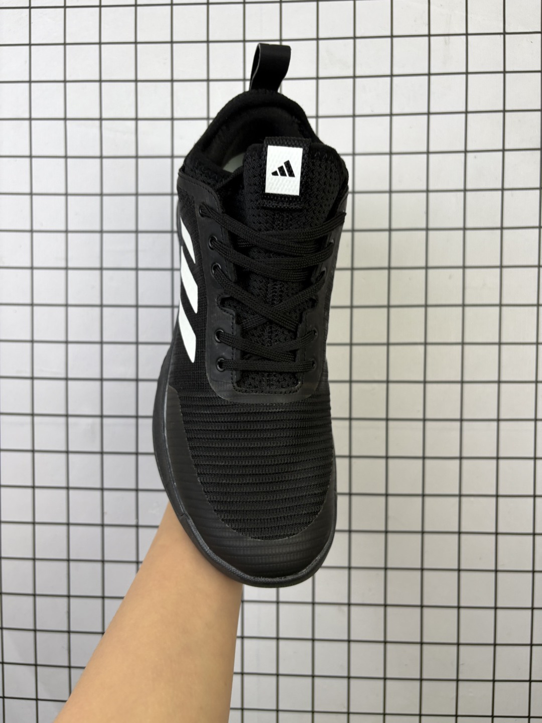 💰150
✅ADIDAS CRAZYFLIGHT MID 运动鞋
记忆回弹BOOST真爆大底 运动排球鞋
这款专注于跳跃的阿迪达斯Crazyflight排球鞋
他们的足部拥抱网眼鞋面采用中部剪裁和TPU加固中足部
BOOST 中底位于稳定的 EVA 框架内为优雅着陆提供缓冲
减震防滑 针织网面设计
鞋底采用真爆颗粒 三层组合大底 舒适透气
官方货号: HP33372229
尺码:36 36.5 37.5 38 38.5 39 40 40.5 41 42 42.5 43 44 44.5 45
编码103