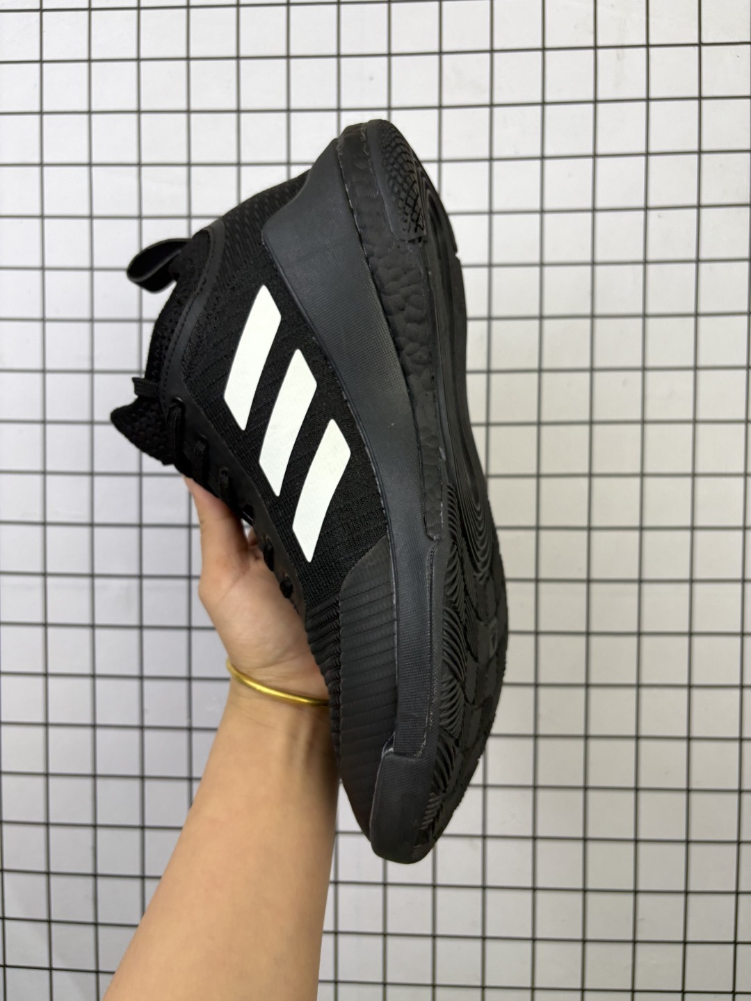 💰150
✅ADIDAS CRAZYFLIGHT MID 运动鞋
记忆回弹BOOST真爆大底 运动排球鞋
这款专注于跳跃的阿迪达斯Crazyflight排球鞋
他们的足部拥抱网眼鞋面采用中部剪裁和TPU加固中足部
BOOST 中底位于稳定的 EVA 框架内为优雅着陆提供缓冲
减震防滑 针织网面设计
鞋底采用真爆颗粒 三层组合大底 舒适透气
官方货号: HP33372229
尺码:36 36.5 37.5 38 38.5 39 40 40.5 41 42 42.5 43 44 44.5 45
编码103