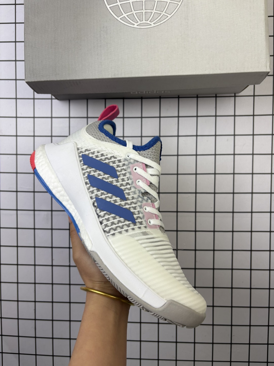 🈴💰150
✅ADIDAS CRAZYFLIGHT MID 运动鞋
记忆回弹BOOST真爆大底 运动排球鞋
这款专注于跳跃的阿迪达斯Crazyflight排球鞋
他们的足部拥抱网眼鞋面采用中部剪裁和TPU加固中足部
BOOST 中底位于稳定的 EVA 框架内为优雅着陆提供缓冲
减震防滑 针织网面设计
鞋底采用真爆颗粒 三层组合大底 舒适透气
官方货号: HP33372229
尺码:36 36.5 37.5 38 38.5 39 40 40.5 41 42 42.5 43 44 44.5 45
编码103