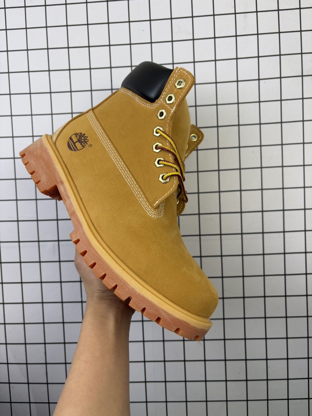 💰130 #新品上市实拍
Timberland添柏岚/天伯伦休闲户外网布系列 广东大厂品质 原盒原包装 面料采用意大利顶级磨砂细纹牛皮 鞋底采用柔软橡胶大底 脚感一流
搭配防臭防腐真皮乳胶鞋垫
给您完美的穿着体验 质量考究耐穿
型男必备 专治不帅 高品质脚感一流
编码老男H
35.5-46