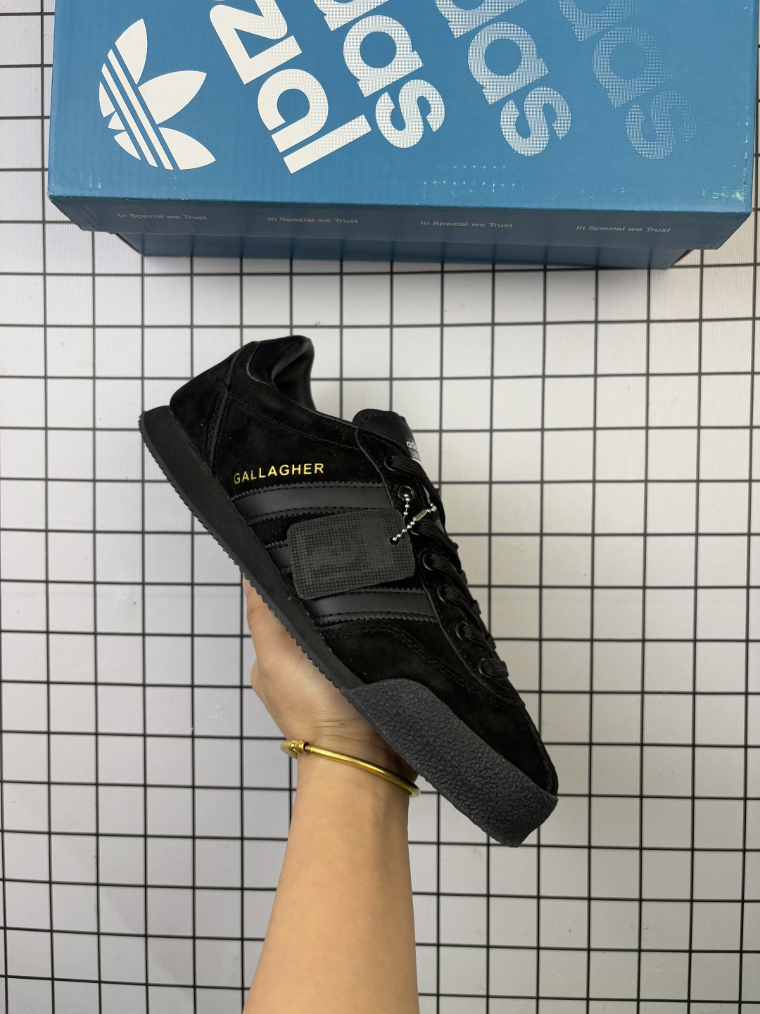 🈴💰120
阿迪达斯 adidas 全新联名系列 带来全新LG II SPZL系列的舒适板鞋 。
货号:GW3813(黑/米绿)
Size:36-45
编码:凡K