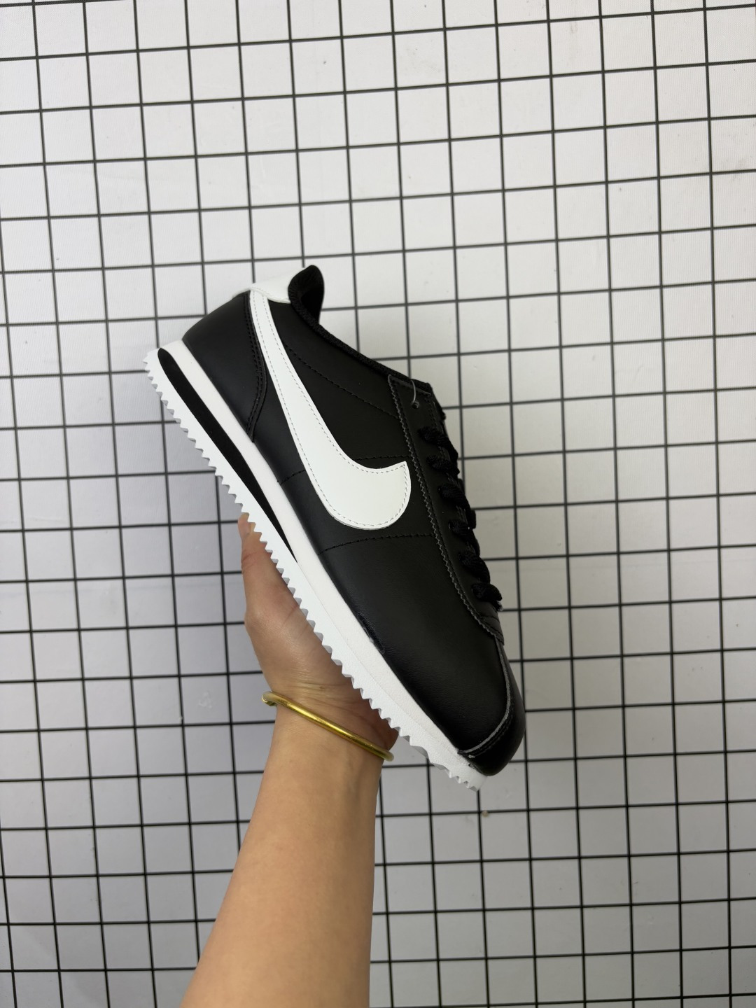 💰95
✅Nike Classic Cortez 耐克经典轻便舒适 阿甘鞋休闲跑步鞋运动鞋
纯粹而执着的精神 使得Cortez种在了一代人的心里 无论是否喜欢它复古的鞋型
货号:DN1791-104
尺码:36 36.5 37.5 38 38.5 39 40 40.5 41 42 42.5 43 44 45
编码688