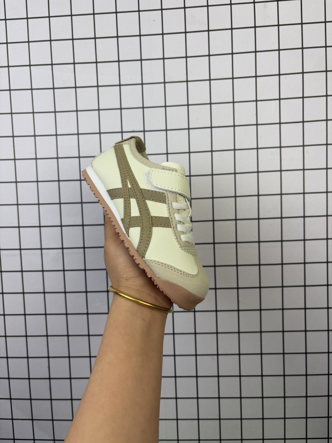 💰90
Asics/亚瑟士 童鞋❗️日产经典老牌-鬼塚虎/Onitsuka Tiger Mexico ®复古经典百搭休闲跑鞋 C4D4L
码数:24 25 26 27 28 29 30 31 32 33 34 35 36 37
编码757