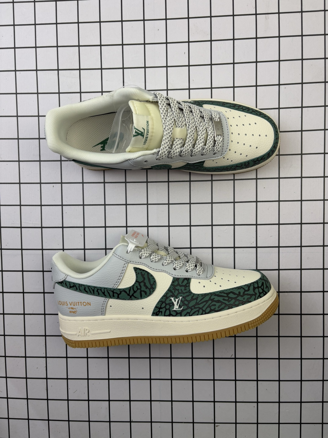 Nike/耐克 男女鞋真标半码制,原楦原纸版数据开发版型,采用固色猪巴革鞋面材质,内置全掌Air Sole气垫❗创意定制配色,法国顶级高奢品牌·路易威登Louis Vuitton x Nike Air Force 1 07 LV8 Low"LV"空军一号经典百搭休闲运动板鞋“ ZH2598-307 类型:男女鞋