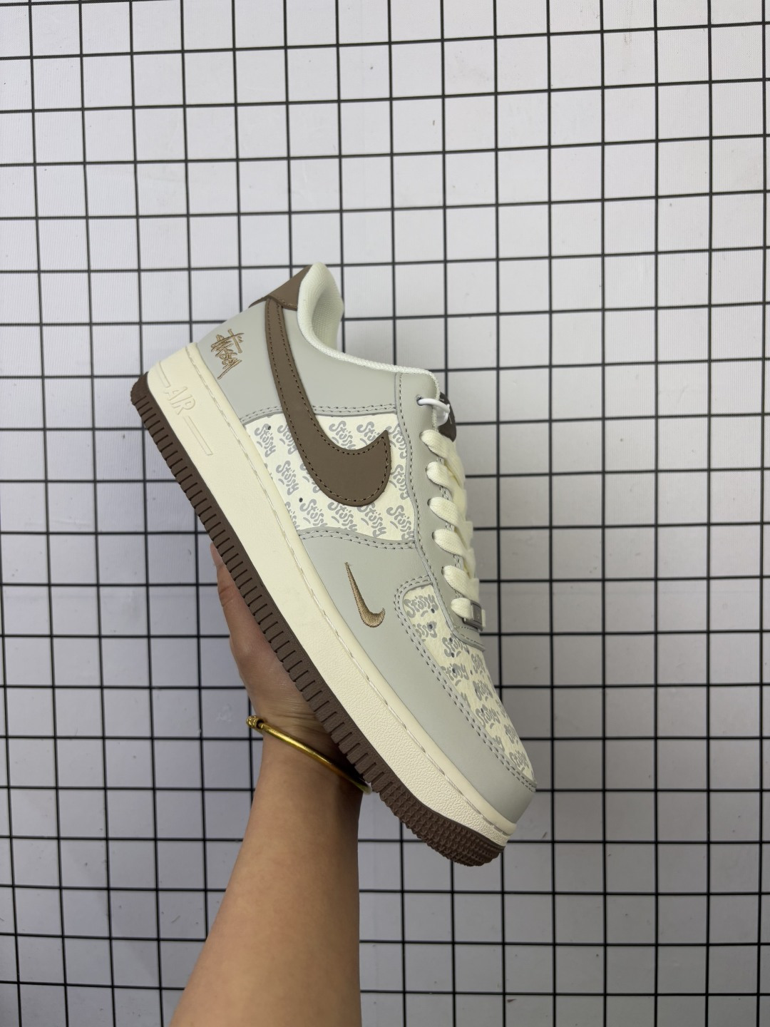 Nike/耐克 男女鞋真标半码制,原楦原纸版数据开发版型,采用固色猪巴革鞋面材质,内置全掌Air Sole气垫❗创意定制配色,法国顶级高奢品牌·路易威登Louis Vuitton x Nike Air Force 1 07 LV8 Low"LV"空军一号经典百搭休闲运动板鞋“ ZH2598-307 类型:男女鞋