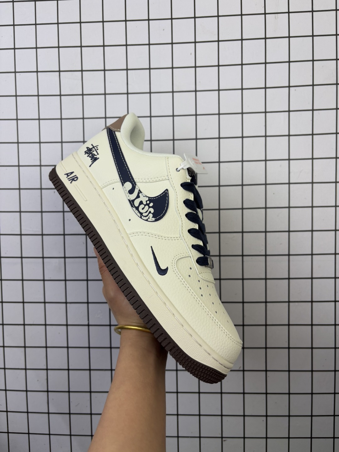 Nike/耐克 男女鞋真标半码制,原楦原纸版数据开发版型,采用固色猪巴革鞋面材质,内置全掌Air Sole气垫❗创意定制配色,法国顶级高奢品牌·路易威登Louis Vuitton x Nike Air Force 1 07 LV8 Low"LV"空军一号经典百搭休闲运动板鞋“ ZH2598-307 类型:男女鞋