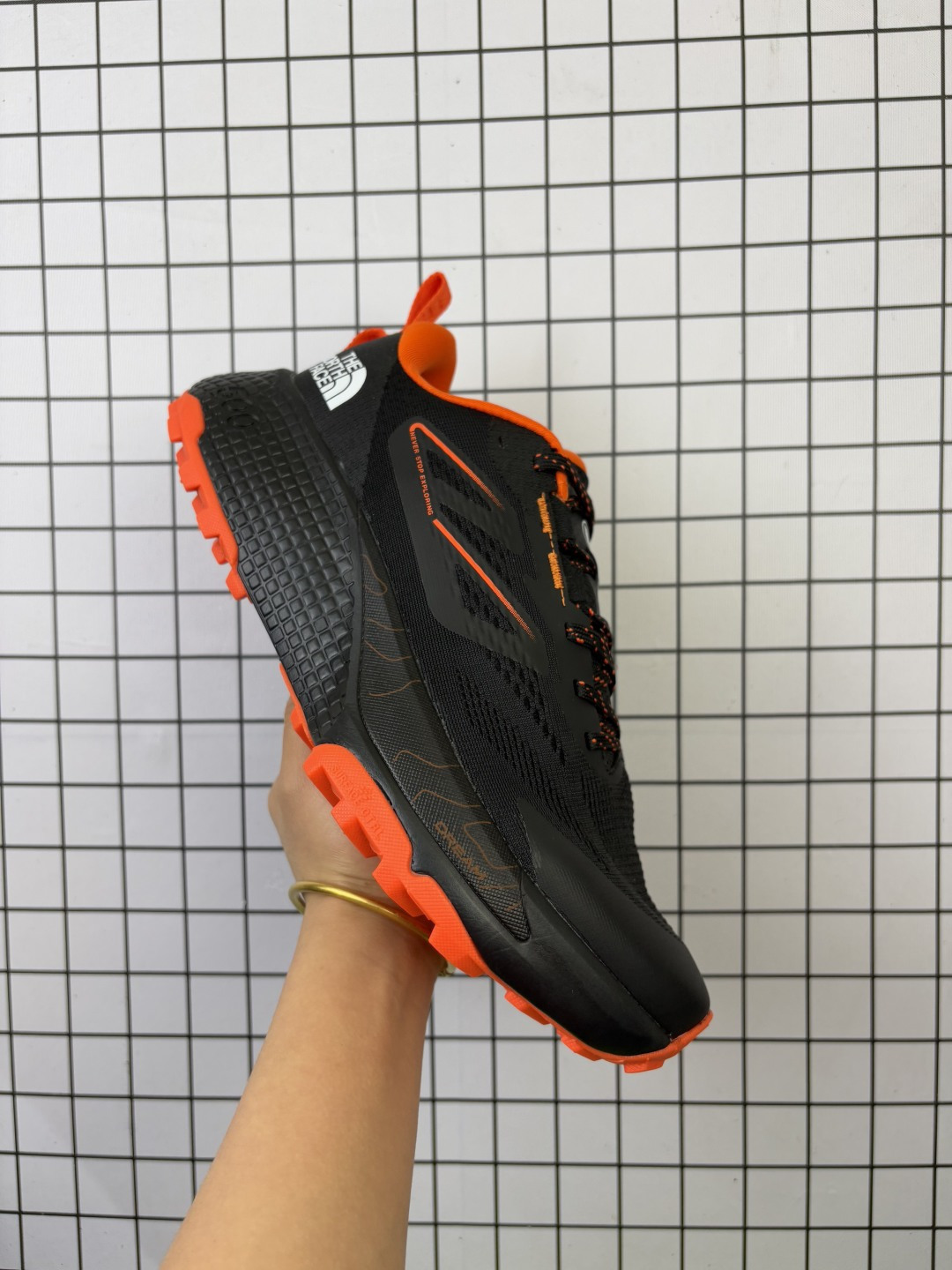 💰140
户外老爹运动鞋 低帮 The North Face 北面厚底增高跑步鞋 北脸男款厚底增高老爹鞋 护脚踝登山鞋 透气织物鞋面 户外耐磨徒步鞋 。具有出色的抓地力和稳定性，在户外越野中勇往直前！回弹性中底具有出色的缓震效果，高性能大底，强力抓地，从容应对多种地形！

码数:  39-45含半码
编码699