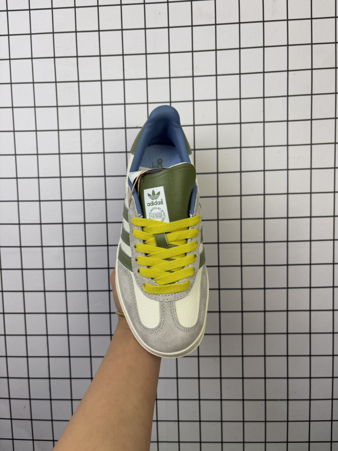 💰 120
✅AD Gazelle Indoor Trainers 古驰联名—抹茶绿
原厂定制长毛翻毛皮组合环保纤维革鞋面材质
内置环保海玻璃鞋垫 外置RB橡胶大底 产品品控稳定性领先行业 原厂全套原楦原纸板冲刀磨具开发 原厂皮料加持 原厂港宝加持定型后跟R度完美
将复古进行到底 简约流畅 羚羊内训系列低帮复古百搭休闲运动德训风板鞋 90年代经典的复刻版!
货号:DD6607
尺码:36 36.5 37 38 38.5 39 40 40.5 41 42 42.5 43 44 44.5 45 46
编码:旭D