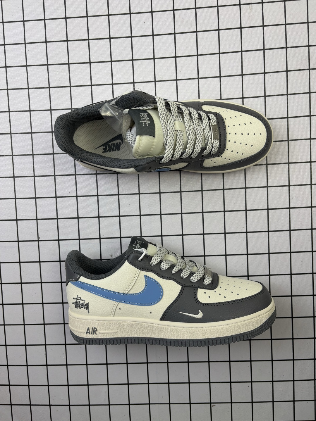 💰150
Nike/耐克 男女鞋真标半码制,原楦原纸版开发版型,采用软质荔枝纹牛剖革组合猪巴革鞋面材质鞋面,内置全掌Air Sole气垫❗美国元祖街头潮牌-斯图西Stussy x Nike Air Force 1´07 Low"Stussy"空军一号经典低帮百搭休闲运动板鞋“ XS1958-574
类型:男女鞋
码数:36 36.5 37.5 38 38.5 39 40 40.5 41 42 42.5 43 44 45
编码金