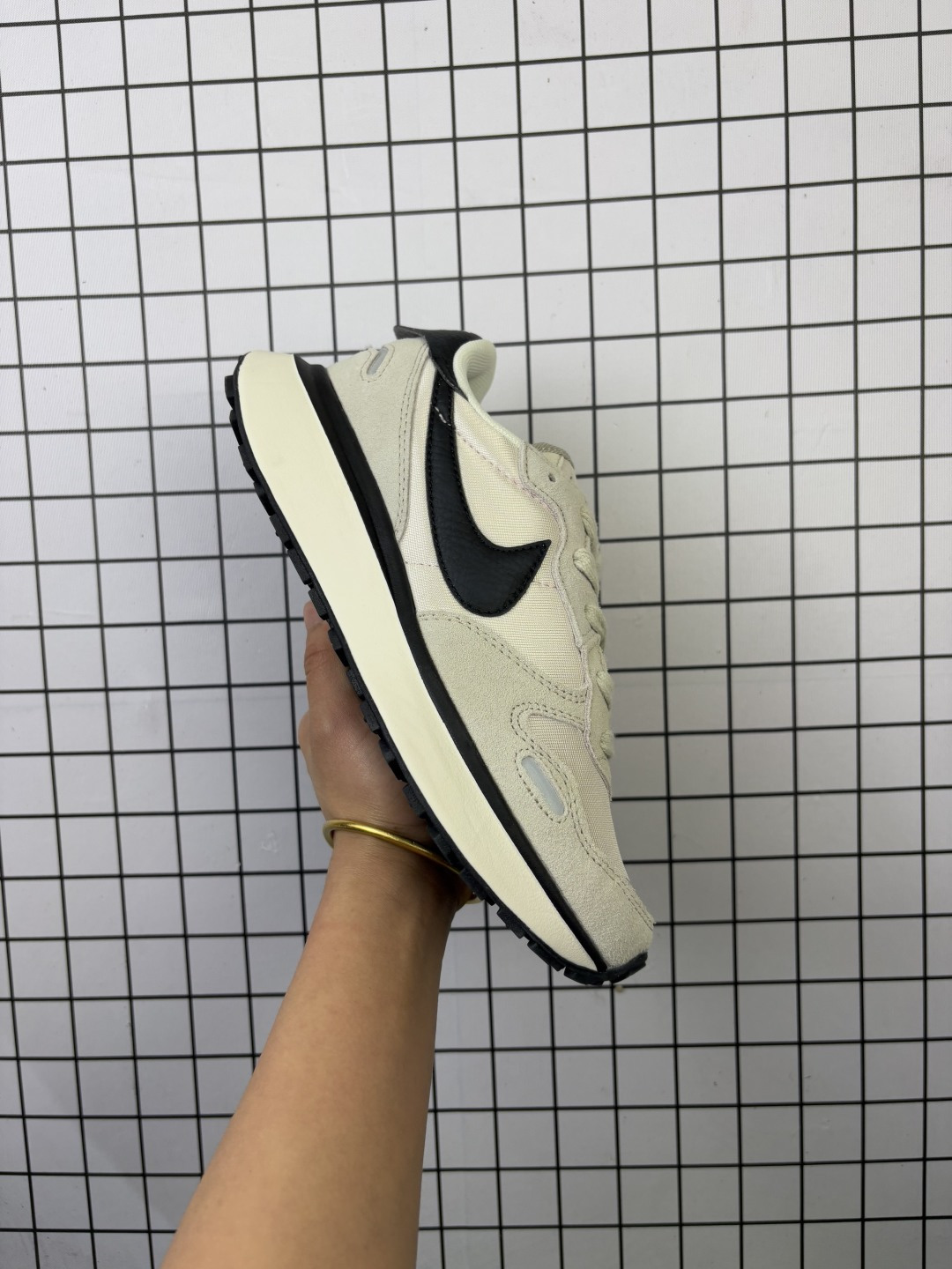 Nike/耐克 男女鞋半码制,采用翻毛皮组合牛津布鞋面,缓震PU中底物料组合耐磨橡胶华夫格外底片❗️长这样的鞋型今年都挺火!耐克Nike Phoenix Waffle"Light Orewood Brown/Midnight Navy"菲尼克斯系列华夫低帮经典复古休闲运动慢跑鞋 FD2196 类型:男女鞋 编码给L