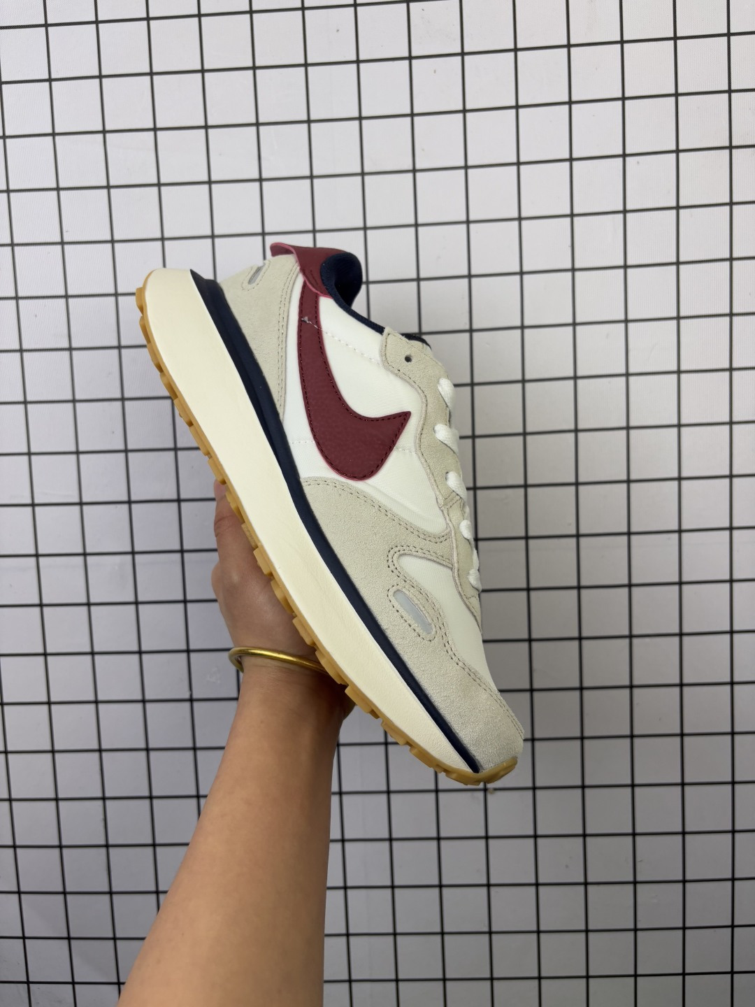 Nike/耐克 男女鞋半码制,采用翻毛皮组合牛津布鞋面,缓震PU中底物料组合耐磨橡胶华夫格外底片❗️长这样的鞋型今年都挺火!耐克Nike Phoenix Waffle"Light Orewood Brown/Midnight Navy"菲尼克斯系列华夫低帮经典复古休闲运动慢跑鞋 FD2196 类型:男女鞋 编码给L