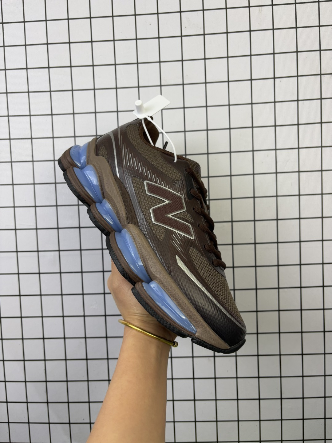 公司级✅新百伦 New Balance NB U2000EA 运动跑步鞋.此复刻经典鞋款,加入当下大热的户外元素,以曾经篮球鞋款型式样加以打造鞋款造型.编织鞋带以及加强稳固鞋底都提供机能支持,材质上使用绒皮呈现更显质感 编码719