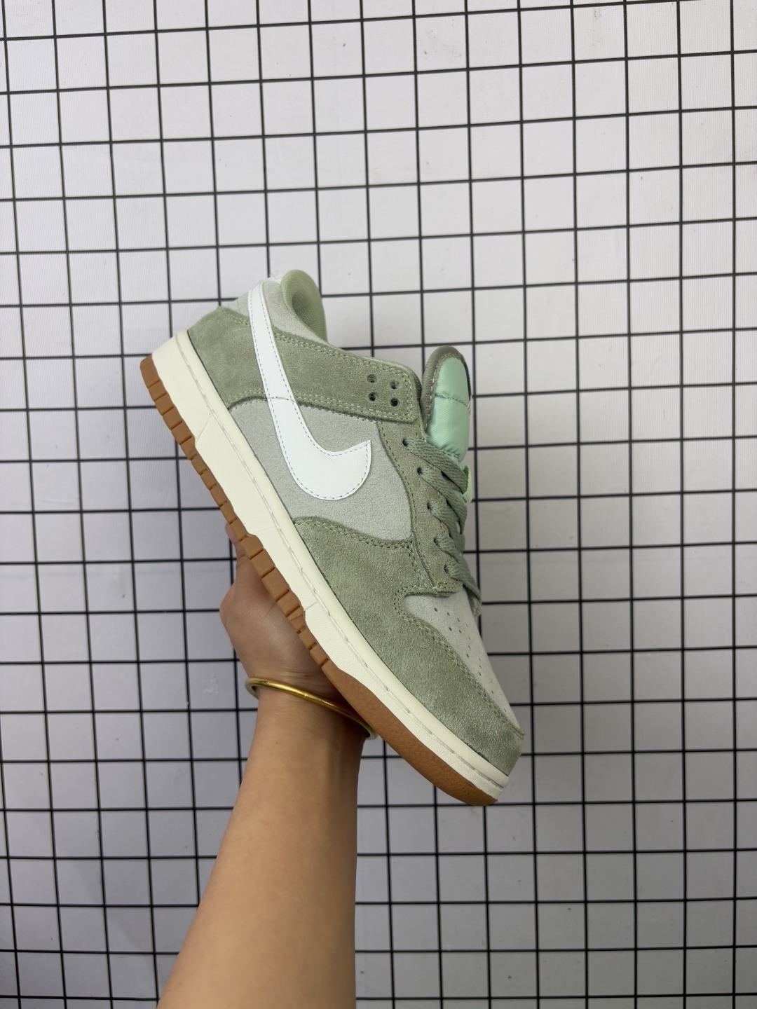 💰110 ✅NIKE SB Dunk Low 黑灰拼接 独家版型蒸餾加工帶來的是更好的视觉和脚感体验 清洁度 电绣工艺 皮料切割干净无任何毛边 细节完美 HQ1931 400 尺码：36-45 编码103