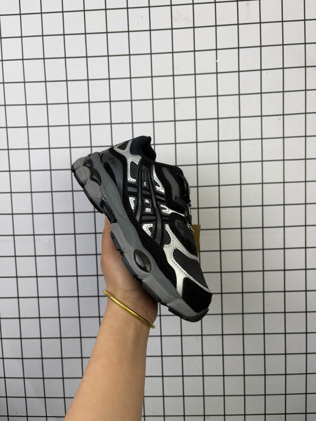 童鞋✅ASICS/亚瑟士GEL-NYC 透气网眼鞋面配合部分合成革材质 采用全新AHAR+橡胶材质 更加耐磨 货号:1201A789-020 编码757