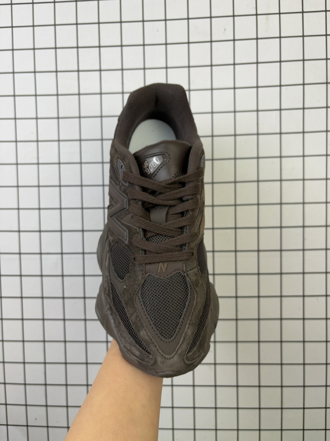 💰180
公司级✅New Balance 9060系列 新百伦 复古休闲运动慢跑鞋
鞋面大身由空间双格及磨砂鞋面拼接而生
采用大面积网眼以及麂皮材质覆盖鞋身 还原经典气质 搭载ABZORB避震科技 由泡沫聚酯制成 上脚可以有效减少由鞋底反弹对身体及双腿的冲击力
货号:U9060ZWD
Size:36 37 37.5 38 38.5 39.5 40 40.5 41.5 42 42.5 43 44 45
编码688