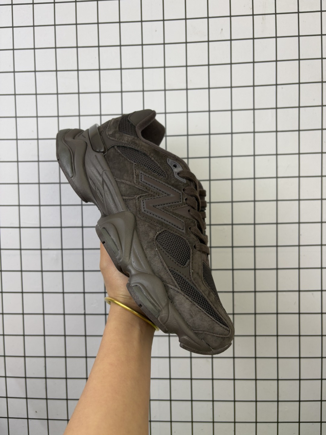 💰180
公司级✅New Balance 9060系列 新百伦 复古休闲运动慢跑鞋
鞋面大身由空间双格及磨砂鞋面拼接而生
采用大面积网眼以及麂皮材质覆盖鞋身 还原经典气质 搭载ABZORB避震科技 由泡沫聚酯制成 上脚可以有效减少由鞋底反弹对身体及双腿的冲击力
货号:U9060ZWD
Size:36 37 37.5 38 38.5 39.5 40 40.5 41.5 42 42.5 43 44 45
编码688