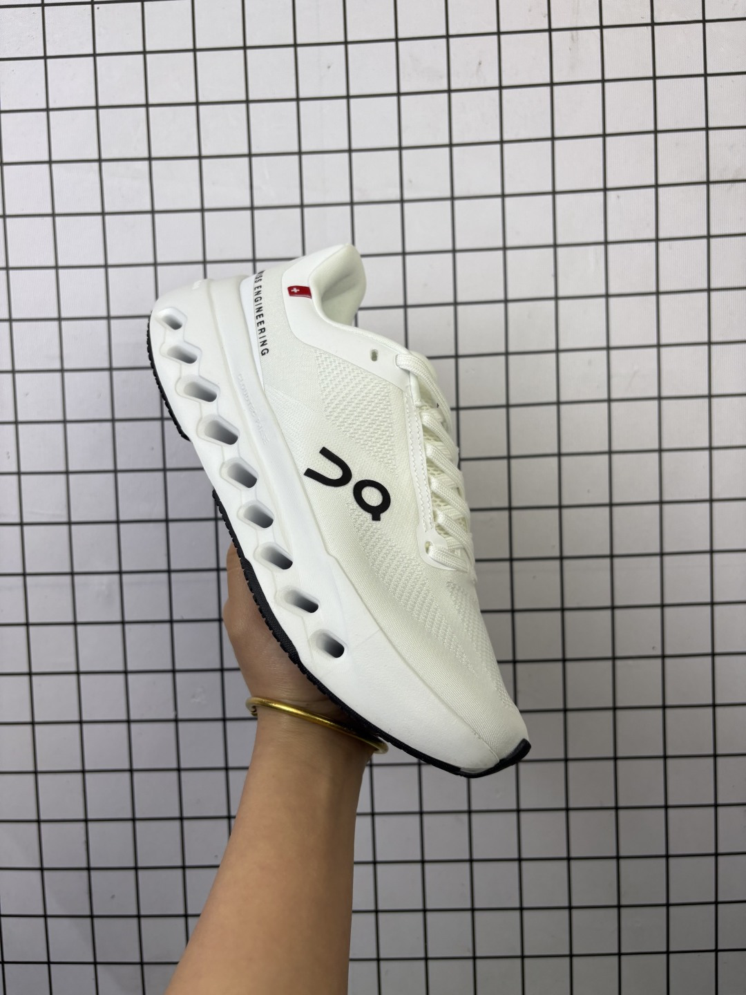 💰140 On昂跑 Cloudsurfer Next 舒适百搭防滑耐磨低帮休闲跑步鞋 #原数据开发纸版楦型 #采用人体工程超薄透气网织布鞋面材质#搭镂空CloudTec科技泡棉缓震(4.5cm厘米)加厚中底 #外置耐磨防滑橡胶底片！ 编码103 36-45