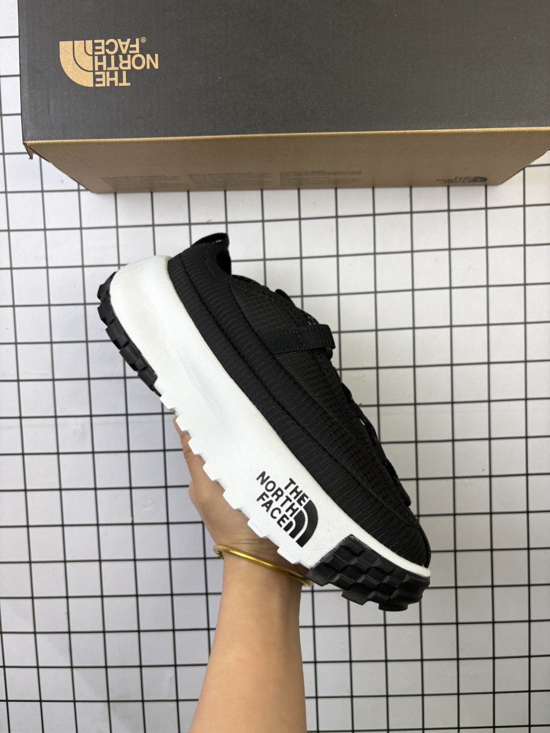 🈴💰110 真标半码The North Face/北面/乐斯菲斯 男女鞋真标半码制，升级原楦原纸版开发版型，采用轻量网织物科技面料材质，中底REAM 泡沫橡胶物料，外置防滑橡胶大底❗️户外轻旅者鞋履,著名户外品牌-北面/The North Face W Never Stop Lace 决不放弃系列低帮轻量厚底户外风休闲运动鞋“全黑白标 NF0A8A93KX7 类型：男女鞋 码数：36 36.5 37 38 38.5 39 40 40.5 41 42 42.5 43 44 45 编码凡