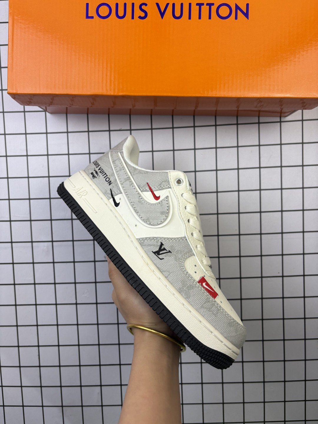 🈴💰150
公司级✅NIKE AIR FORCE 1‘07 Gucci
原楦头原纸板 打造纯正低帮空军版型
专注外贸渠道 全掌内置蜂窝气垫 
原盒配件 原厂中底钢印、拉帮完美 
货号:CS5288-009
Size:36 36.5 37.5 38 38.5 39 40 40.5 41 42 42.5 43 44 45 
编码577