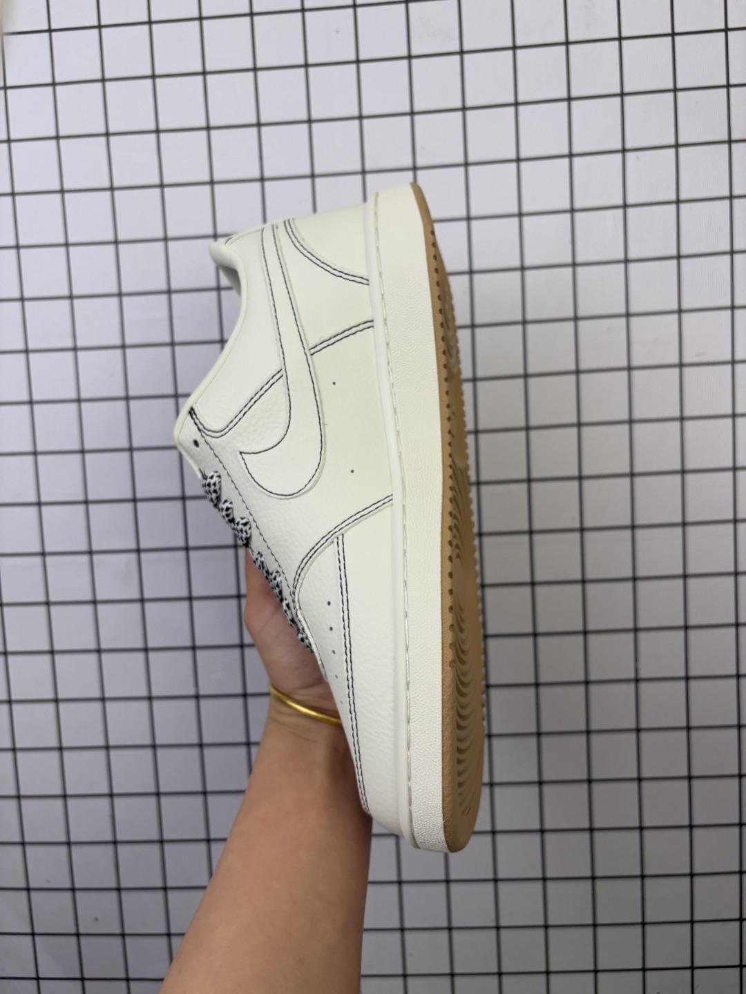 💰150
Nike/耐克 男女鞋真标半码制，全新更新数据窄楦翘头版型，采用荔枝纹牛剖革组合猪巴革鞋面材质，缜密拉帮中底布，鞋垫嵌EVA缓震物料及背胶，全新窄版翘头耐磨橡胶大底❗️创意定制联名配色,经典美系街头品牌-至高无上Supreme x Nike By You SB Dunk Low Retro SP扣篮系列低帮休闲运动滑板板鞋“ CS5288-013

类型：男女鞋
码数：36 36.5 37.5 38 38.5 39 40 40.5 41 42 42.5 43 44 45
编码：577