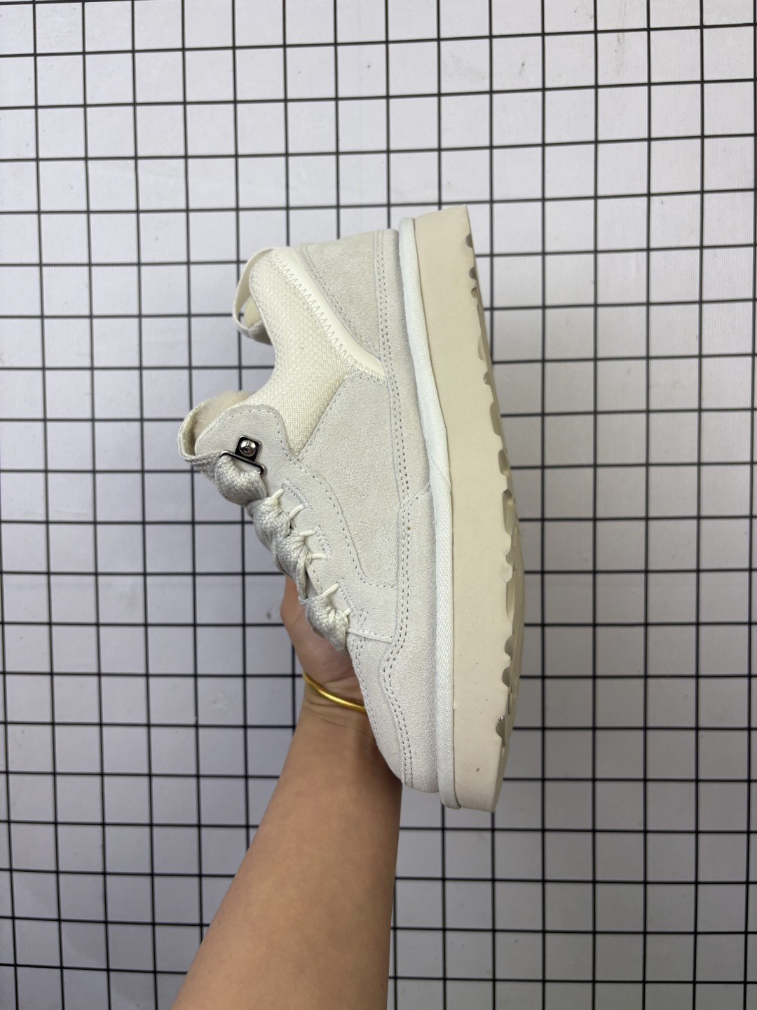 💰260
美国轻奢品牌 UGG W Lowmel 梅尔系列经典百搭面包风休闲便鞋 1144032

码数：35 36 37 38 39 40 41 42 43 44 45
编码753