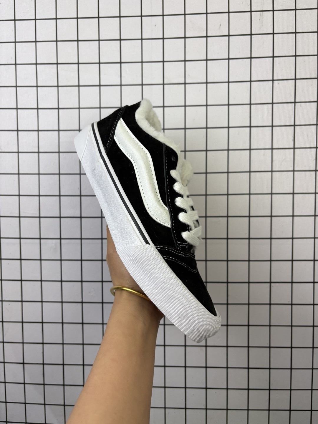 💰100
万斯范斯Vans Vault Knu-Skool VR3 LX 坎普尔·茱利安系列肥胖版低帮复古硫化休闲运动板鞋

码数：35 36 36.5 37 38 38.5 39 40 40.5 41 42 42.5 43 44
编码648