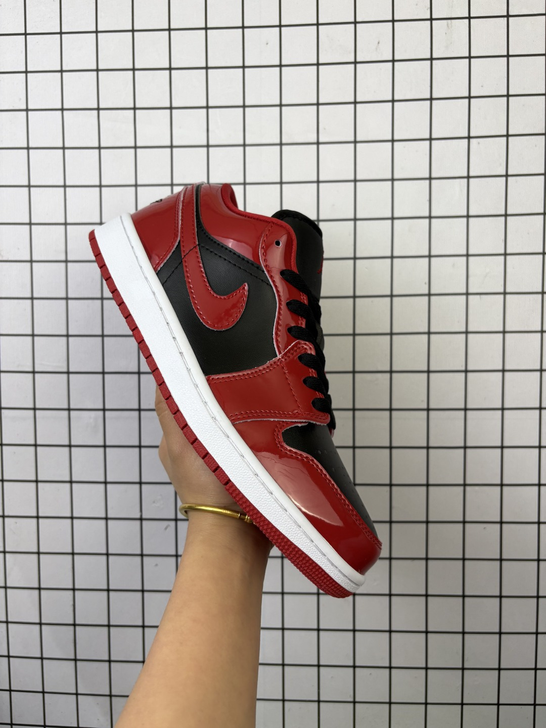 💰130
耐克乔丹 Air Jordan 1 Low AJ1 乔1漆皮黑红 低帮文化休闲板鞋 HV4089 006

码数：36 36.5 37.5 38 38.5 39 40 40.5 41 42 42.5 43 44 44.5 45 46 46.5 
编码719