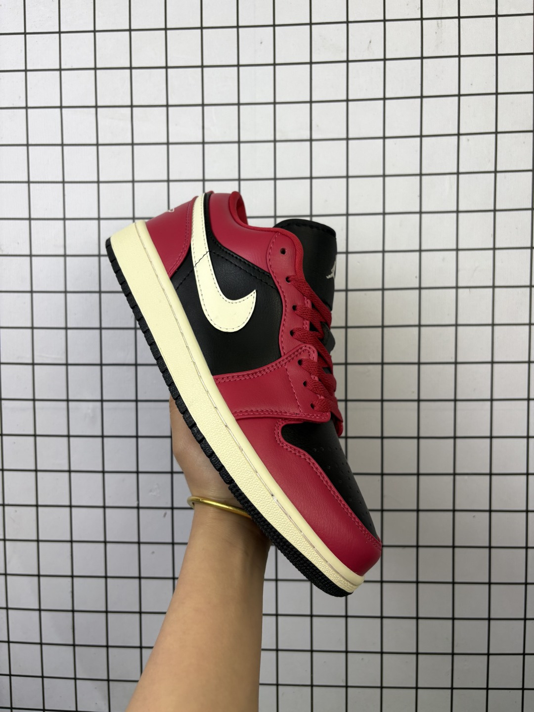 💰130
耐克乔丹 Air Jordan 1 Low AJ1 乔1漆皮黑红 低帮文化休闲板鞋 HV4089 006

码数：36 36.5 37.5 38 38.5 39 40 40.5 41 42 42.5 43 44 44.5 45 46 46.5 
编码719