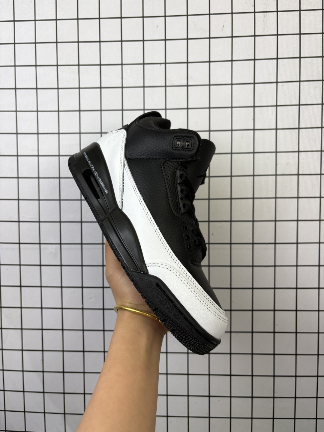 💰150
Jordan/乔丹 升级原楦原纸版数据开发版型,采用厚实帆布组合翻毛皮鞋面材质,缜密拉帮注胶效果❗耐克Nike Air Jordan 3 Retro SE"Muslin"迈克尔·乔丹AJ3代中帮复古休闲运动文化篮球鞋 DA3696
类型:男女鞋
码数:36 36.5 37 38 38.5 39 40 40.5 41 42 42.5 43 44 45
编码698