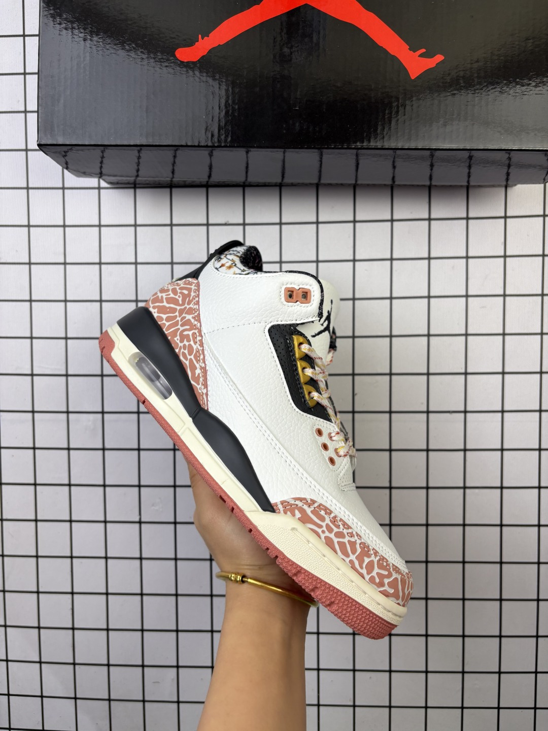 🈴💰150
Jordan/乔丹 升级原楦原纸版数据开发版型,采用厚实帆布组合翻毛皮鞋面材质,缜密拉帮注胶效果❗耐克Nike Air Jordan 3 Retro SE"Muslin"迈克尔·乔丹AJ3代中帮复古休闲运动文化篮球鞋 DA3696
类型:男女鞋
码数:36 36.5 37 38 38.5 39 40 40.5 41 42 42.5 43 44 45
编码698