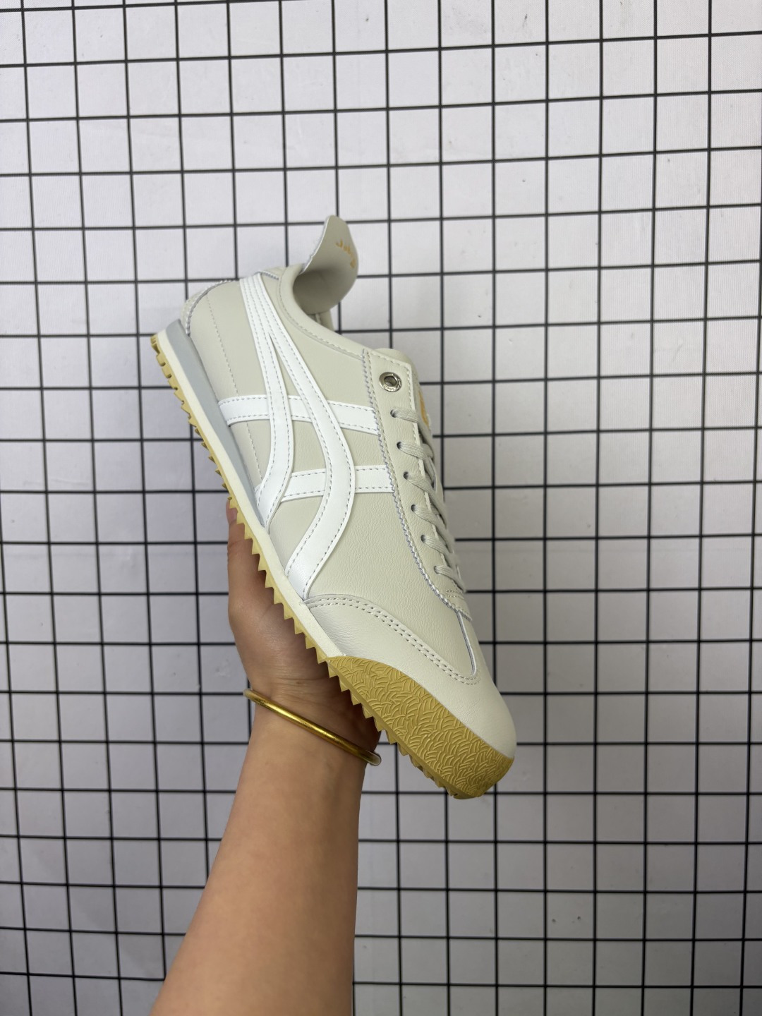 Asics 鬼冢虎 Mexico 66 Cactful-S 印尼厂Oem原单材料 实拍上架 其余全部客供材料 淘宝B级代购店铺内供💯 四联官方吊牌 乳胶组合鞋垫、羊皮纸质中底 不用宰手买专柜 这里满足你 货号:1183C347-300 半 编码大Y
