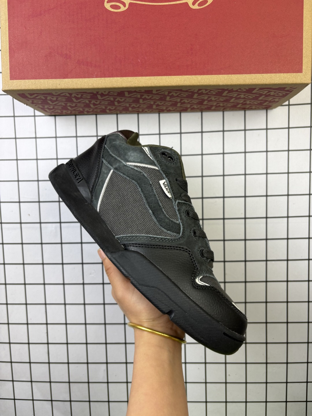 🈴💰110
VANS/万斯 男女鞋真标硫化工艺，升级市面最为正确原装铝楦数据开发鸟嘴楦型，精准收腰起翘牛津大底❗创意放大，携手创意工作室/Imran Potato x Vans Vault Knu-Skool VR3 LX"Black/True White"坎普尔·茱利安系列低帮复古硫化休闲运动板鞋 

类型：男女鞋
码数：35 36 36.5 37 38 38.5 39 40 40.5 41 42 42.5 43 44
编码：648