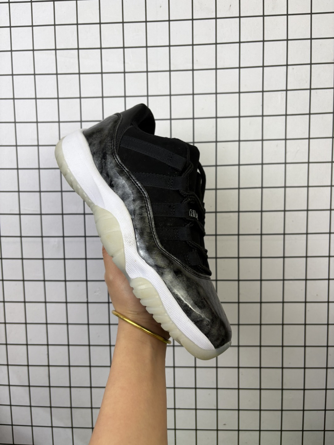 💰100
乔丹Air Jordan 11AJ11 乔11 大魔王高帮运动复古文化低帮篮球鞋 货号：378037 061

码数：36 37 38 39 40 41 42 43 44 45 46
编码093
