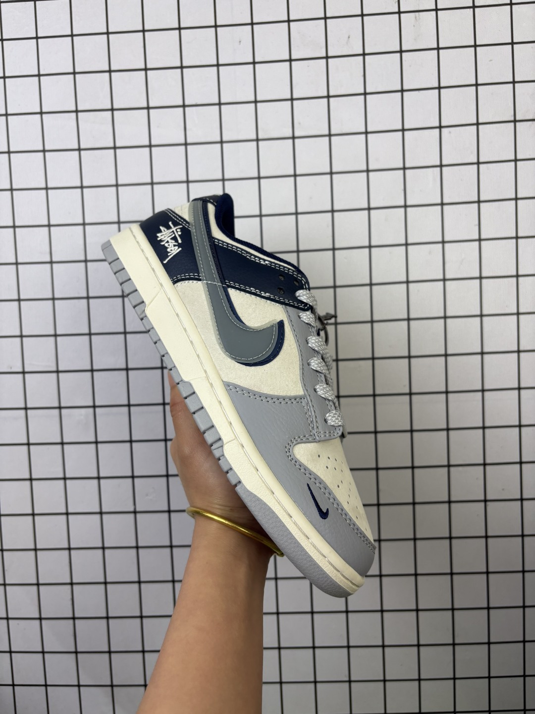 💰150
Nike/耐克 男女鞋真标半码制,全新更新数据窄楦翘头版型,采用固色猪巴革组合牛剖革鞋面材质,缜密拉帮中底布,鞋垫嵌EVA缓震物料及背胶,全新窄版翘头耐磨橡胶大底❗️定制联名,著名户外品牌·北面/The North Face x Nike SB Dunk Low"JDI"扣篮系列低帮休闲运动滑板板鞋“联名黑米白北面炫彩钩子 DM6868-018
类型:男女鞋
码数:36 36.5 37.5 38 38.5 39 40 40.5 41 42 42.5 43 44 45
编码577