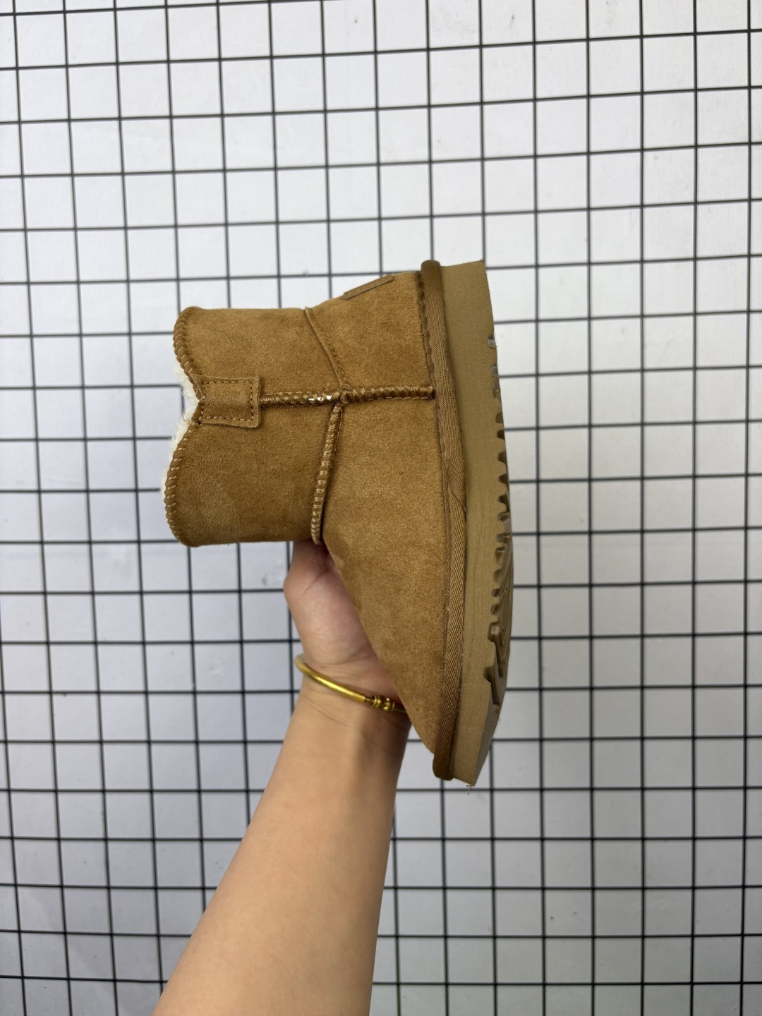 💰90
童鞋：UGG 1116109 Classic Ultra Mini 冬季加毛保暖雪地靴 皮毛一体短靴 
尺码：21～37
编码：新Y