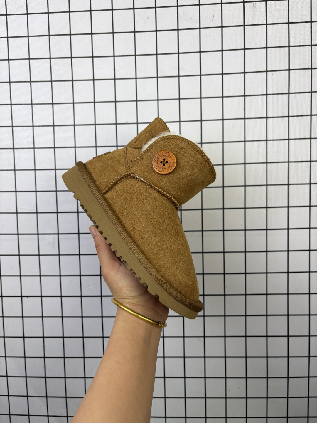 💰90
童鞋：UGG 1116109 Classic Ultra Mini 冬季加毛保暖雪地靴 皮毛一体短靴 
尺码：21～37
编码：新Y