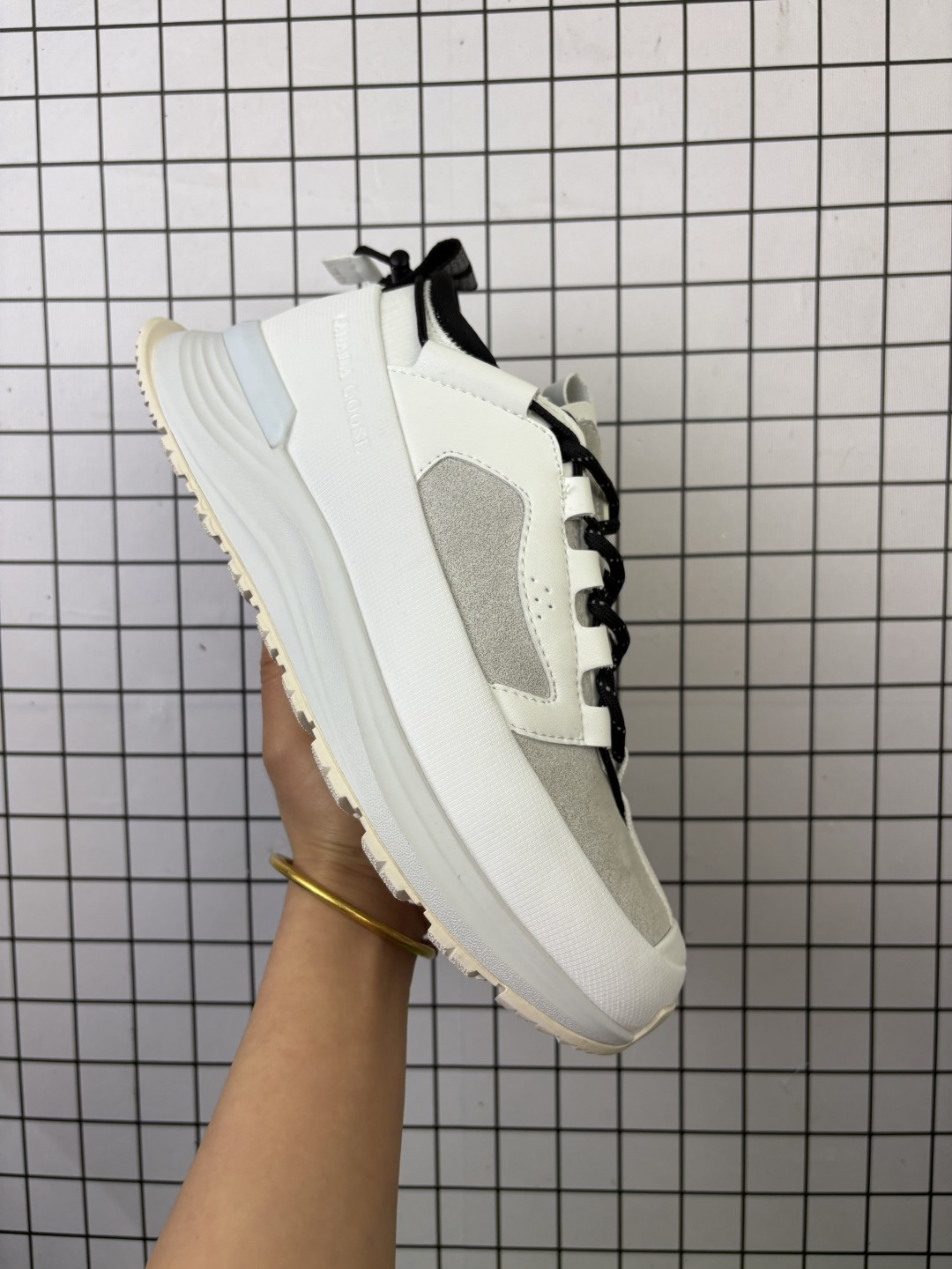 💰170
公司级✅迪桑特DESCENTE DUALIS WIRE WP SHIELD 都市通勤 GORE-TEX 时尚舒适 防滑耐磨 时尚休闲运动覆盖防水男子越野跑鞋
官方同步上架 适合技术路线单日徒步穿着受到长途野外跑步鞋的启发 适合在变化的地形上进行快速轻快的徒步旅行
穿着舒适而有支撑性 使您充满信心 该设计与脚部融为一体 可最大限度地减少摩擦
货号:D4432LCR23
尺码:39 40 40.5 41 42 42.5 43 44 45
编码698