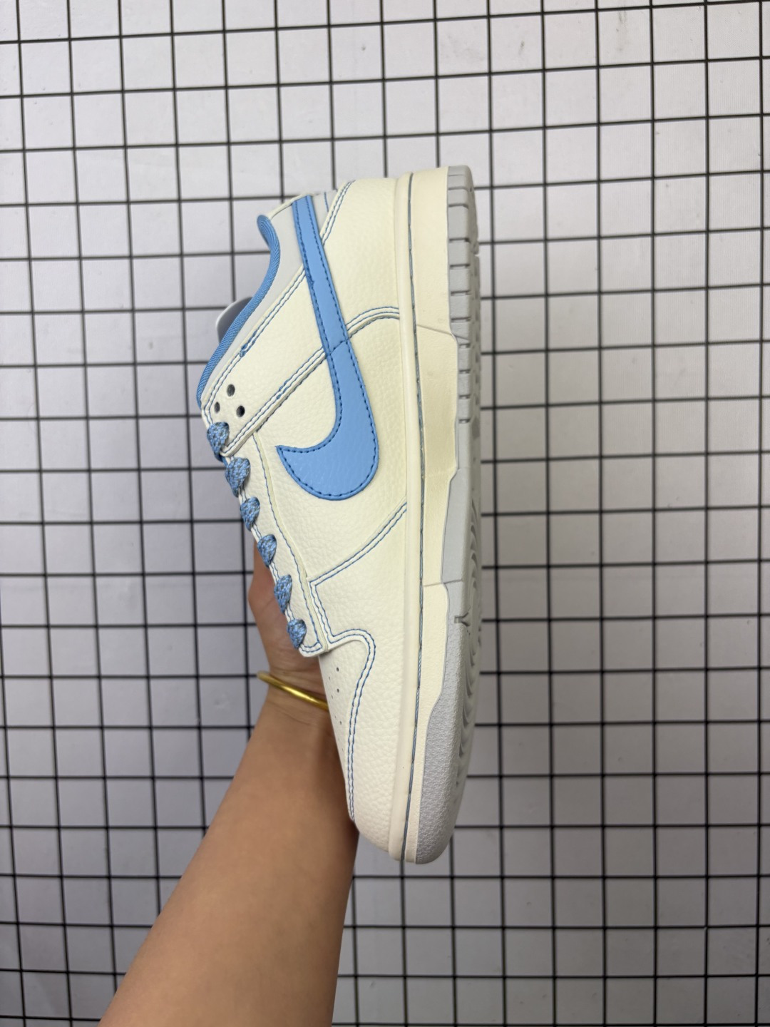 💰150
采用牛剖革鞋组合猪巴革鞋面材质,缜密拉帮中底布,鞋垫嵌EVA缓震物料及背胶,全新窄版翘头耐磨橡胶大底❗️创意定制联名配色,美国元祖街头潮牌-斯图西/Stussy x耐克 Nike By You SB Dunk Low Retro SP扣篮系列低帮休闲运动滑板板鞋 XF8698 082
码数:36 36.5 37.5 38 38.5 39 40 40.5 41 42 42.5 43 44 44.5 45
编码头H