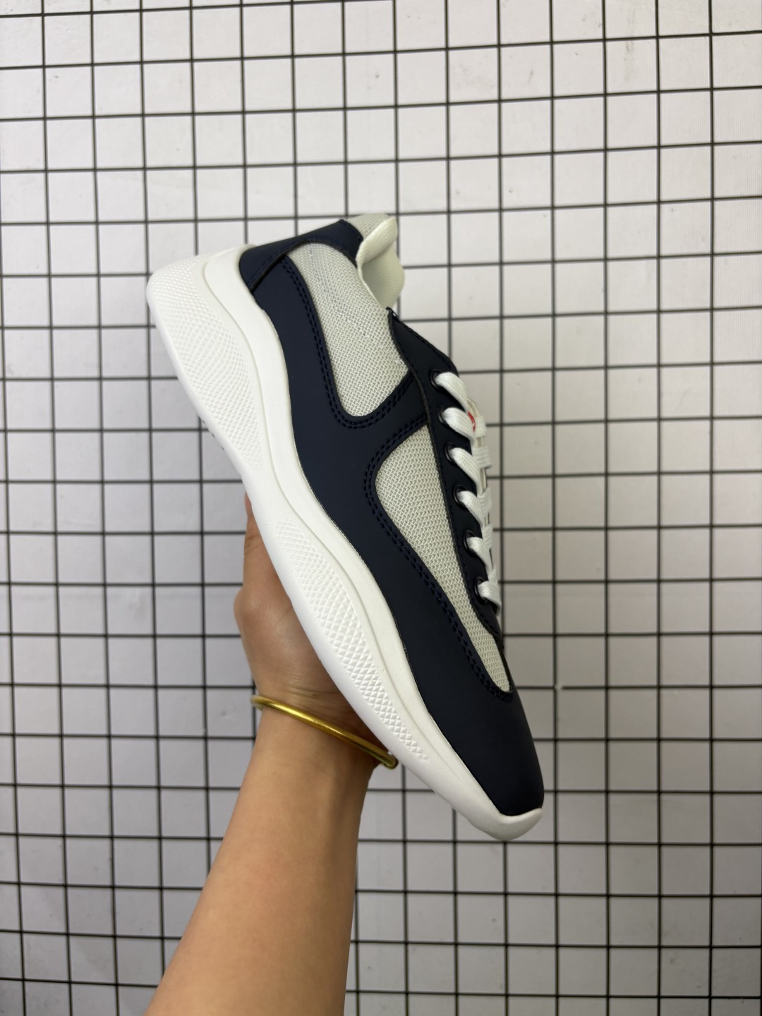 🈴💰150 真标✅PRADA普拉达 圆头系带平底 低帮 生活休闲鞋男款 尺码:40-47 编码117