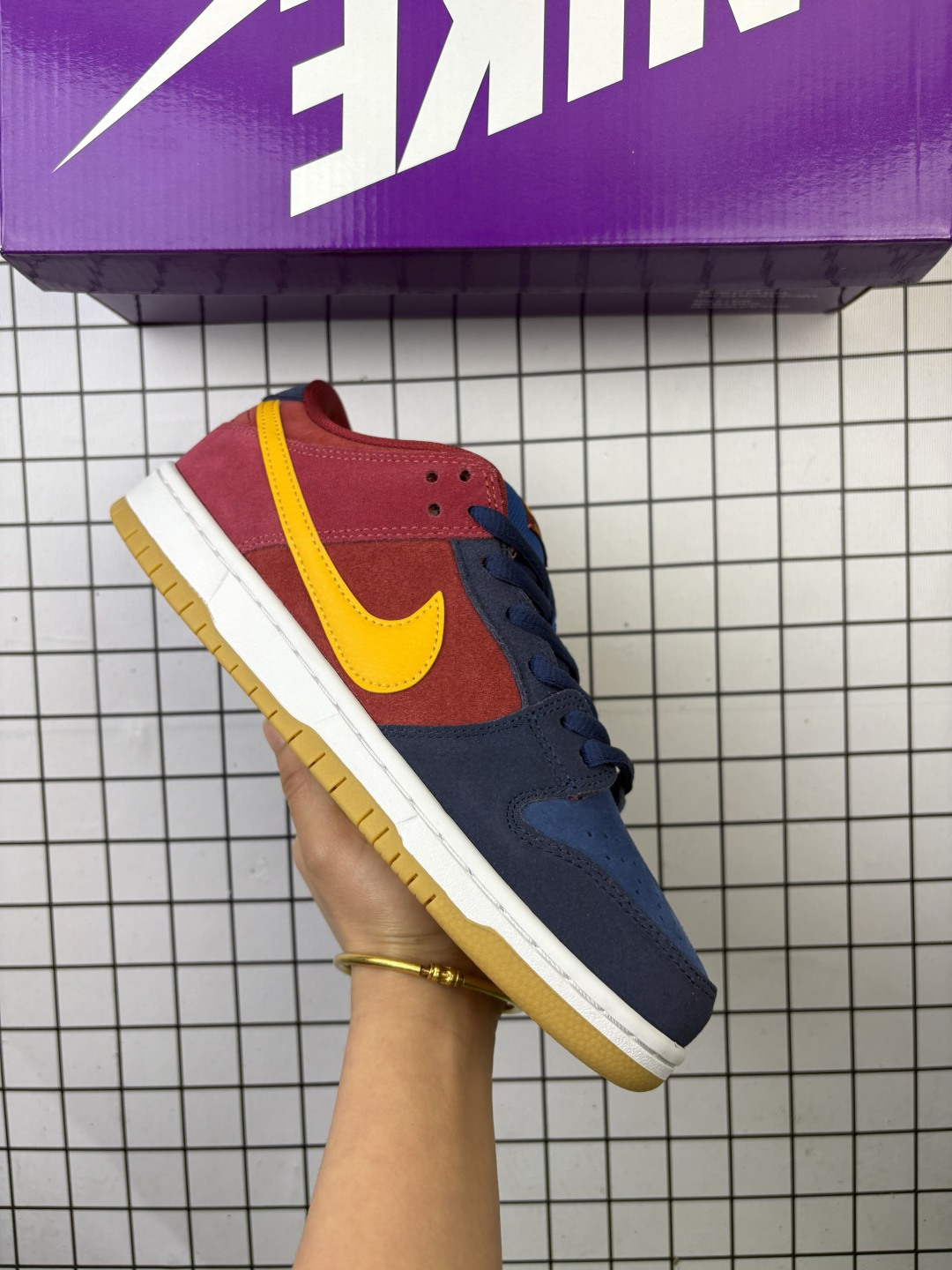 Nike/耐克 双层EVA发泡缓震中底组合RB橡胶外底❗️球迷狂喜「致敬巴萨」灵感来源于巴塞罗那的标志性红蓝配色❗️耐克Nike SB Dunk Low"Barcelona"扣篮系列低帮休闲运动滑板板鞋“翻毛鸳鸯红蓝巴塞罗那” DJ0606-400 类型:男女鞋 编码:719