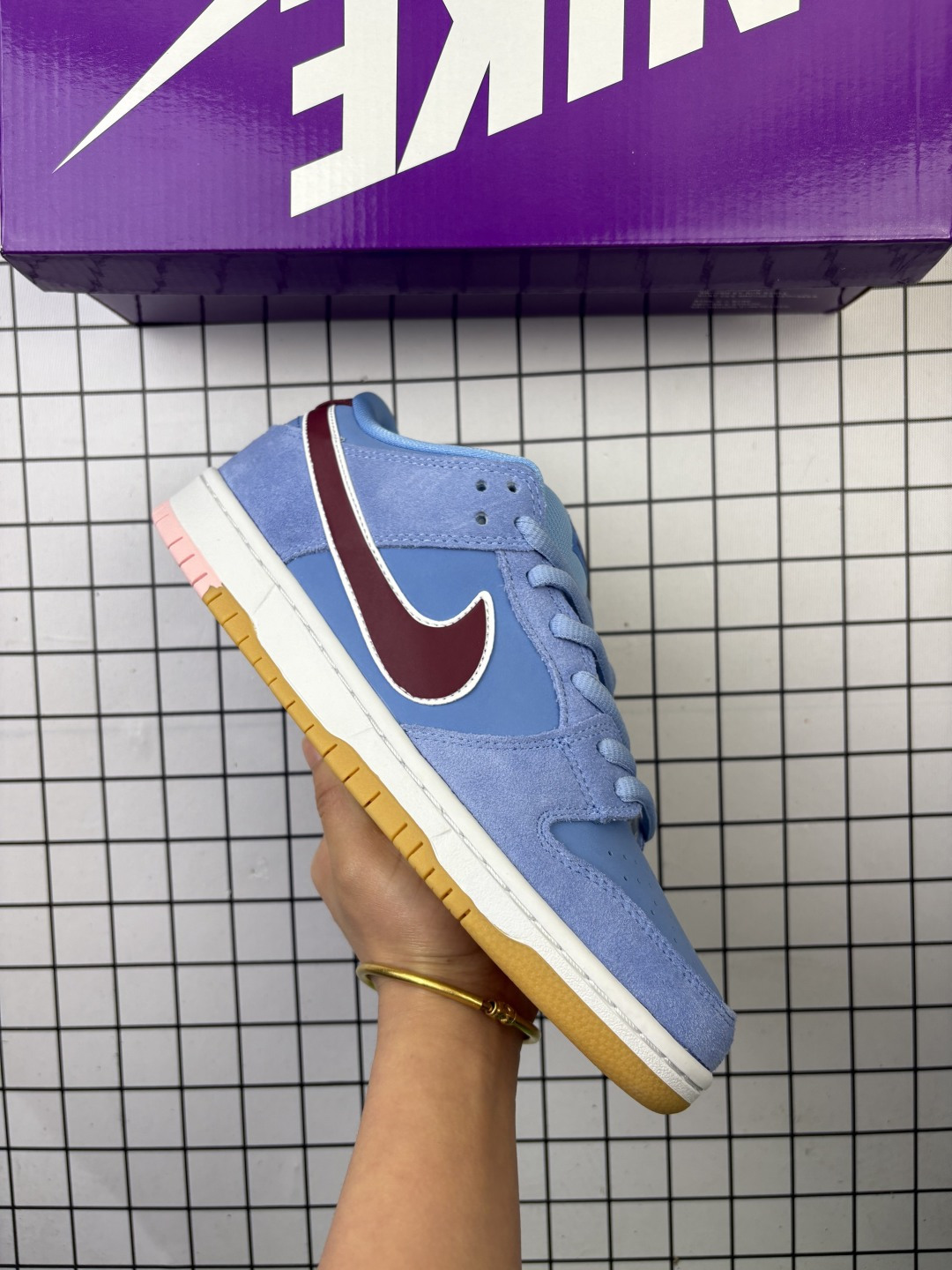 Nike/耐克 双层EVA发泡缓震中底组合RB橡胶外底❗️球迷狂喜「致敬巴萨」灵感来源于巴塞罗那的标志性红蓝配色❗️耐克Nike SB Dunk Low"Barcelona"扣篮系列低帮休闲运动滑板板鞋“翻毛鸳鸯红蓝巴塞罗那” DJ0606-400 类型:男女鞋 编码:719