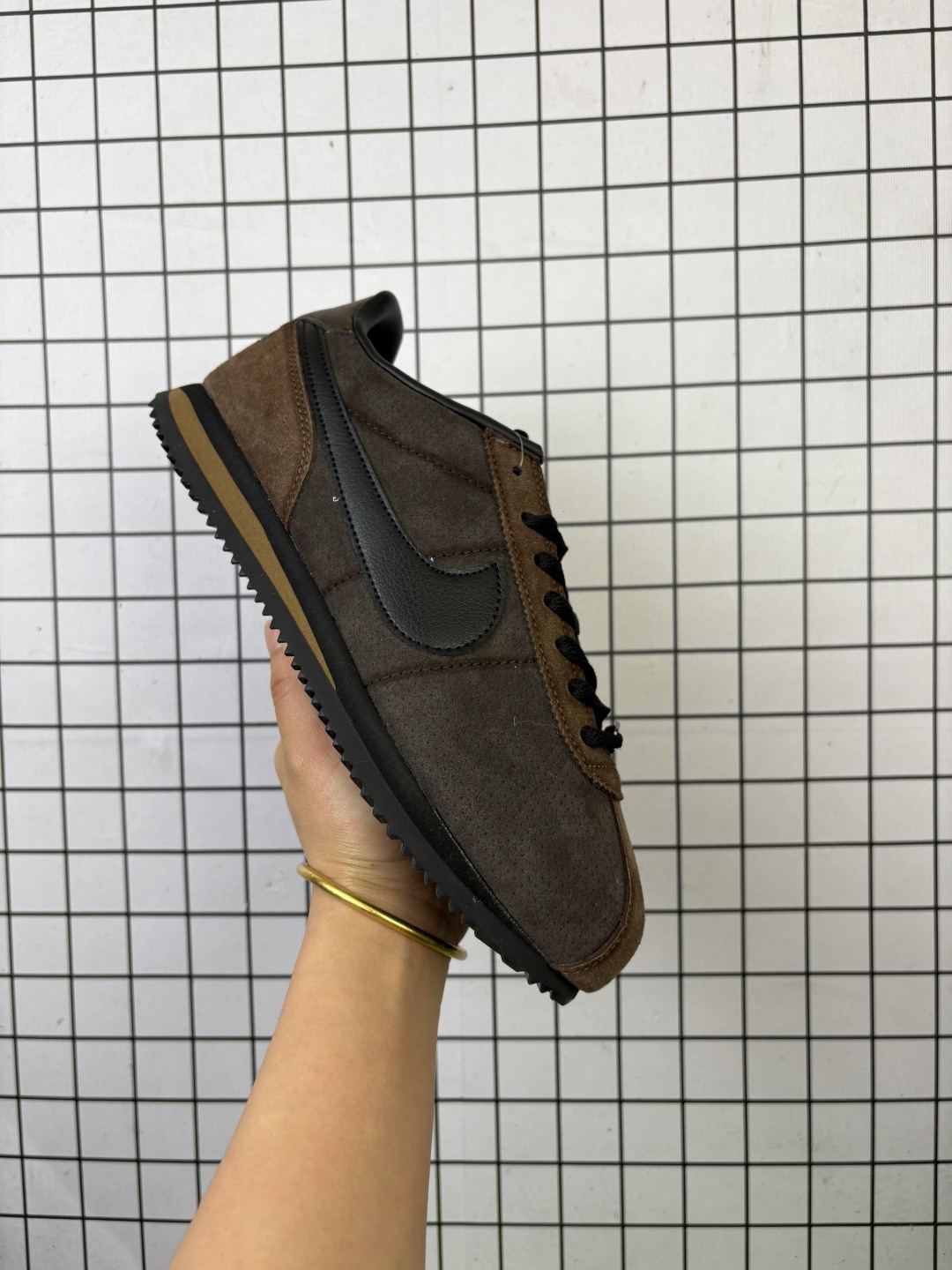 💰100
公司级✅Nike Classic Cortez 耐克 经典轻便舒适 阿甘鞋休闲跑步鞋运动鞋 
纯粹而执着的精神 使得Cortez种在了一代人的心里 无论是否喜欢它复古的鞋型
货号:FJ5180-200
尺码:36 36.5 37.5 38 38.5 39 40 40.5 41 42 42.5 43 44 45
编码688