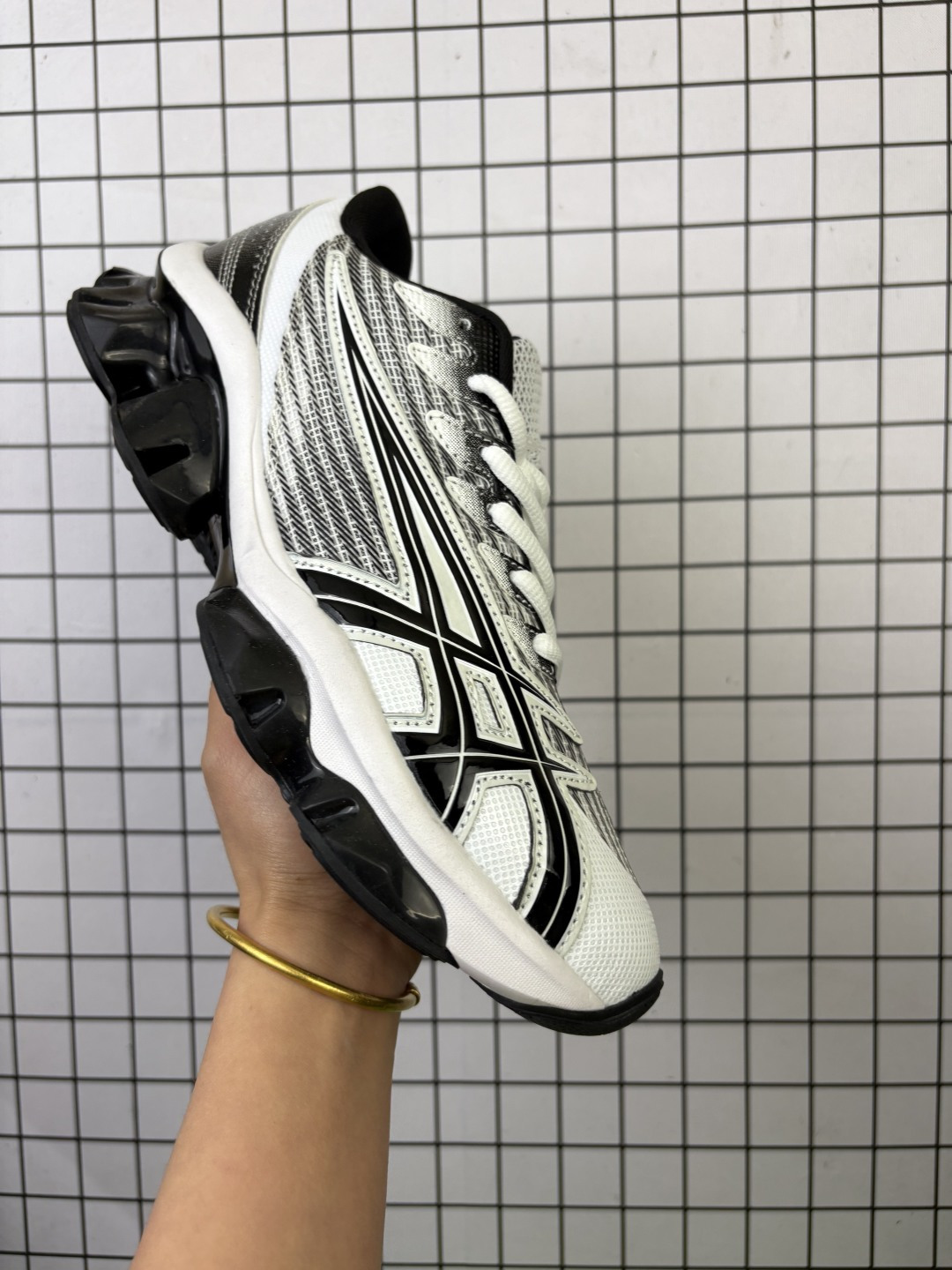 公司级✅原楦原纸版开发版型,采用环保太空革组合透气网眼布鞋面材质,内嵌环保去味海玻璃鞋垫,全掌3D可视GEL-Quantum硅胶缓震中底组合耐磨橡胶外底片❗️亚瑟士ASICS GEL-QUANTUM LEVITRACK 量子系列硅胶回弹休闲运动跑步鞋 1201A404 100 编码旭