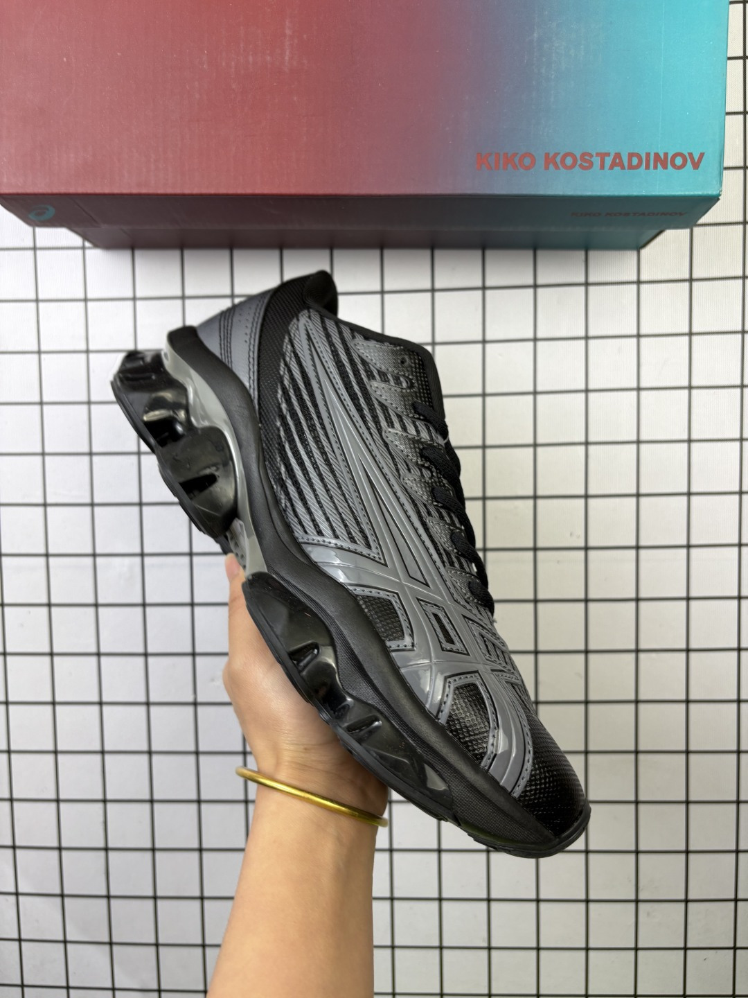 公司级✅原楦原纸版开发版型,采用环保太空革组合透气网眼布鞋面材质,内嵌环保去味海玻璃鞋垫,全掌3D可视GEL-Quantum硅胶缓震中底组合耐磨橡胶外底片❗️亚瑟士ASICS GEL-QUANTUM LEVITRACK 量子系列硅胶回弹休闲运动跑步鞋 1201A404 100 编码旭