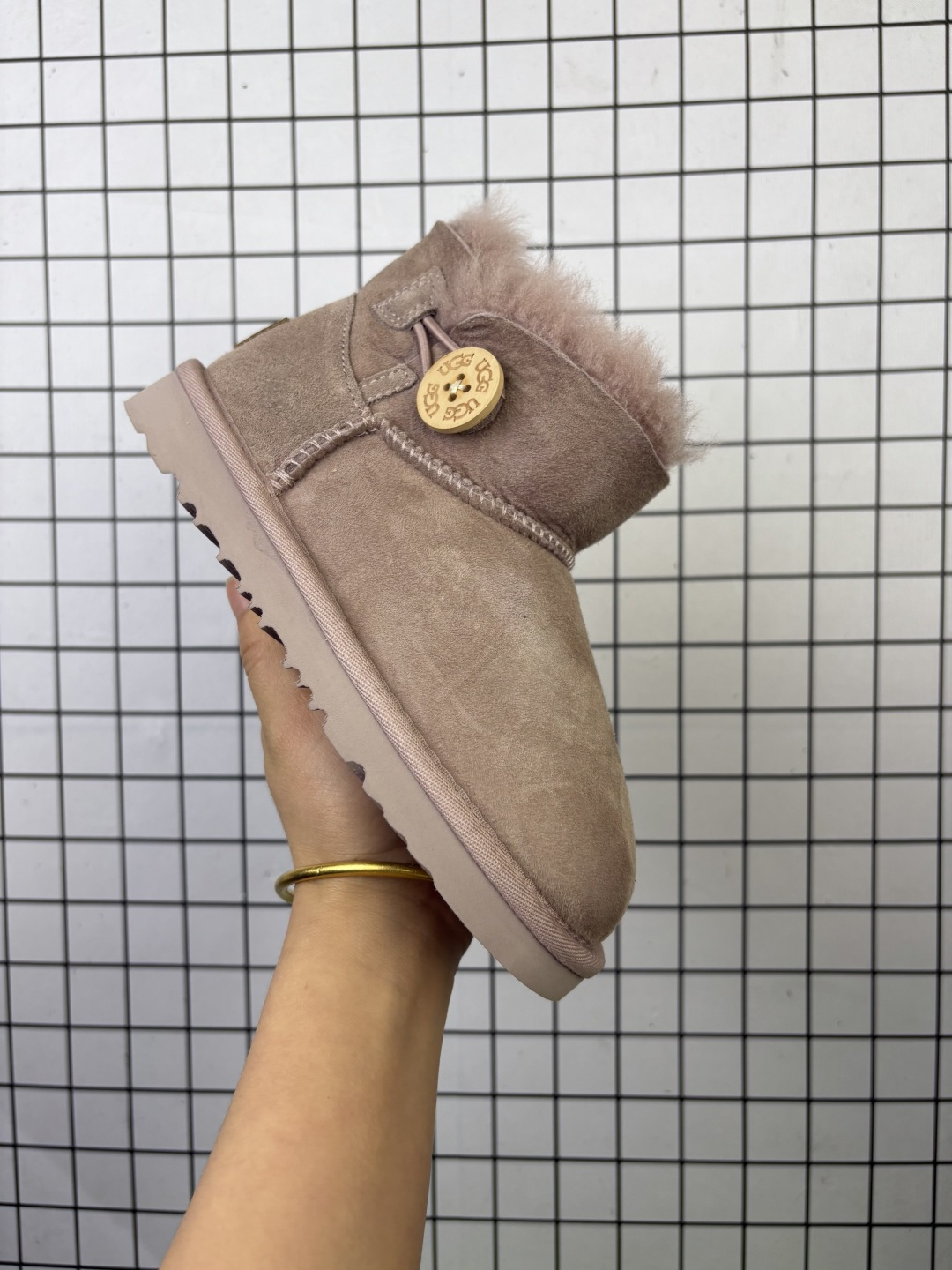 童鞋:UGG CLASSIC CMOFORTABLE MINI 耐磨 简约舒适通勤户外休闲时尚 及踝 雪地靴 货号: 编码771