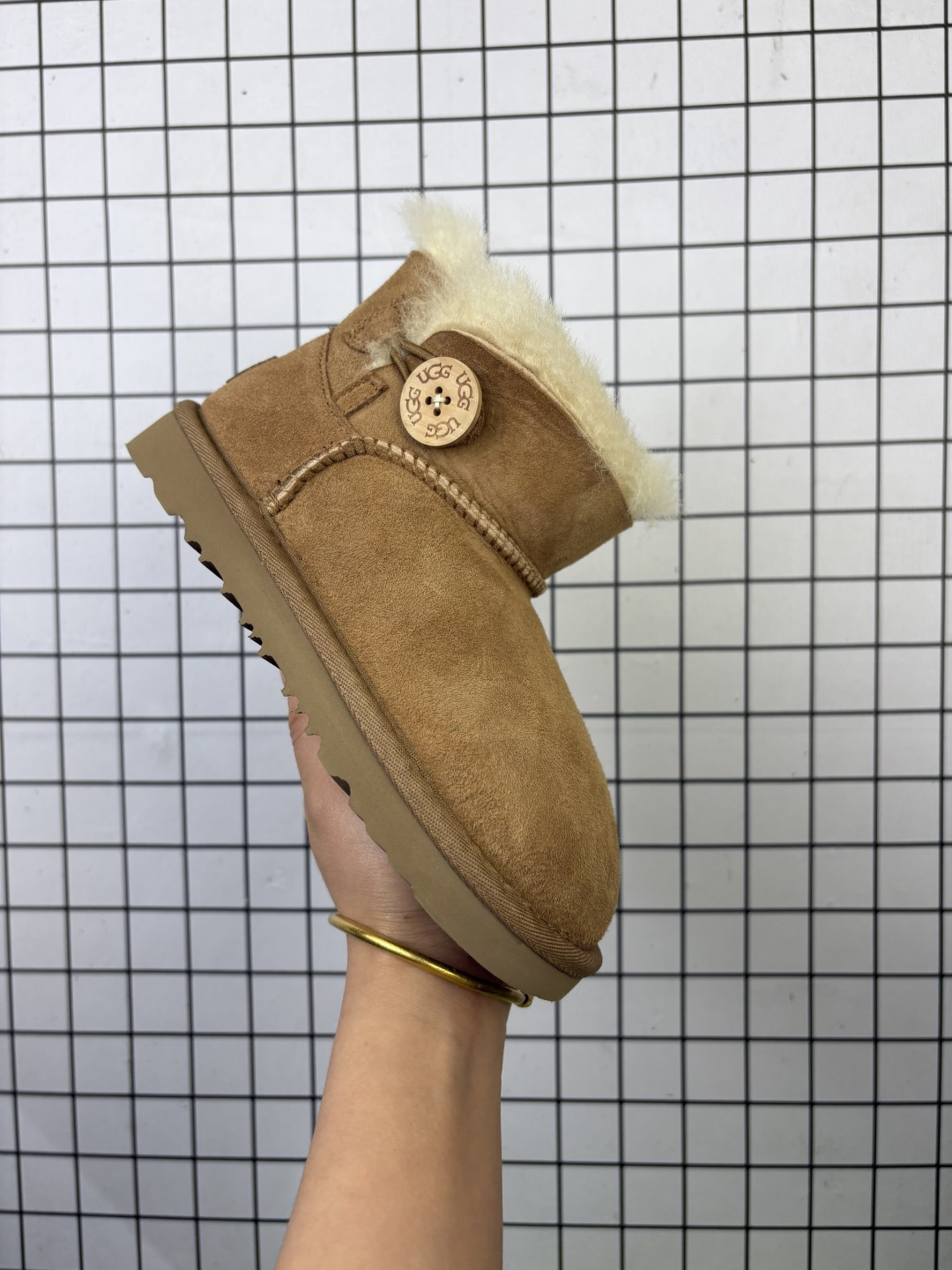 童鞋:UGG CLASSIC CMOFORTABLE MINI 耐磨 简约舒适通勤户外休闲时尚 及踝 雪地靴 货号: 编码771
