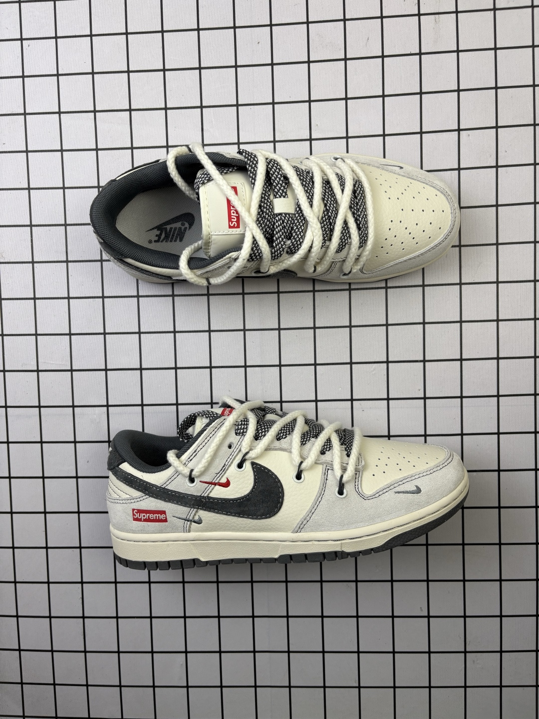 💰170
Nike/耐克 男女鞋真标半码制，全新2021版更新数据窄楦翘头版型，采用荔枝纹牛剖革组合猪巴革鞋面材质，缜密拉帮中底布，鞋垫嵌EVA缓震物料及背胶，全新窄版翘头耐磨橡胶大底❗️创意定制联名配色,经典美系街头品牌-至高无上Supreme x Nike By You SB Dunk Low Retro SP扣篮系列低帮休闲运动滑板板鞋“ YX5066-217

类型：男女鞋
码数：36 36.5 37.5 38 38.5 39 40 40.5 41 42 42.5 43 44 45
编码：577