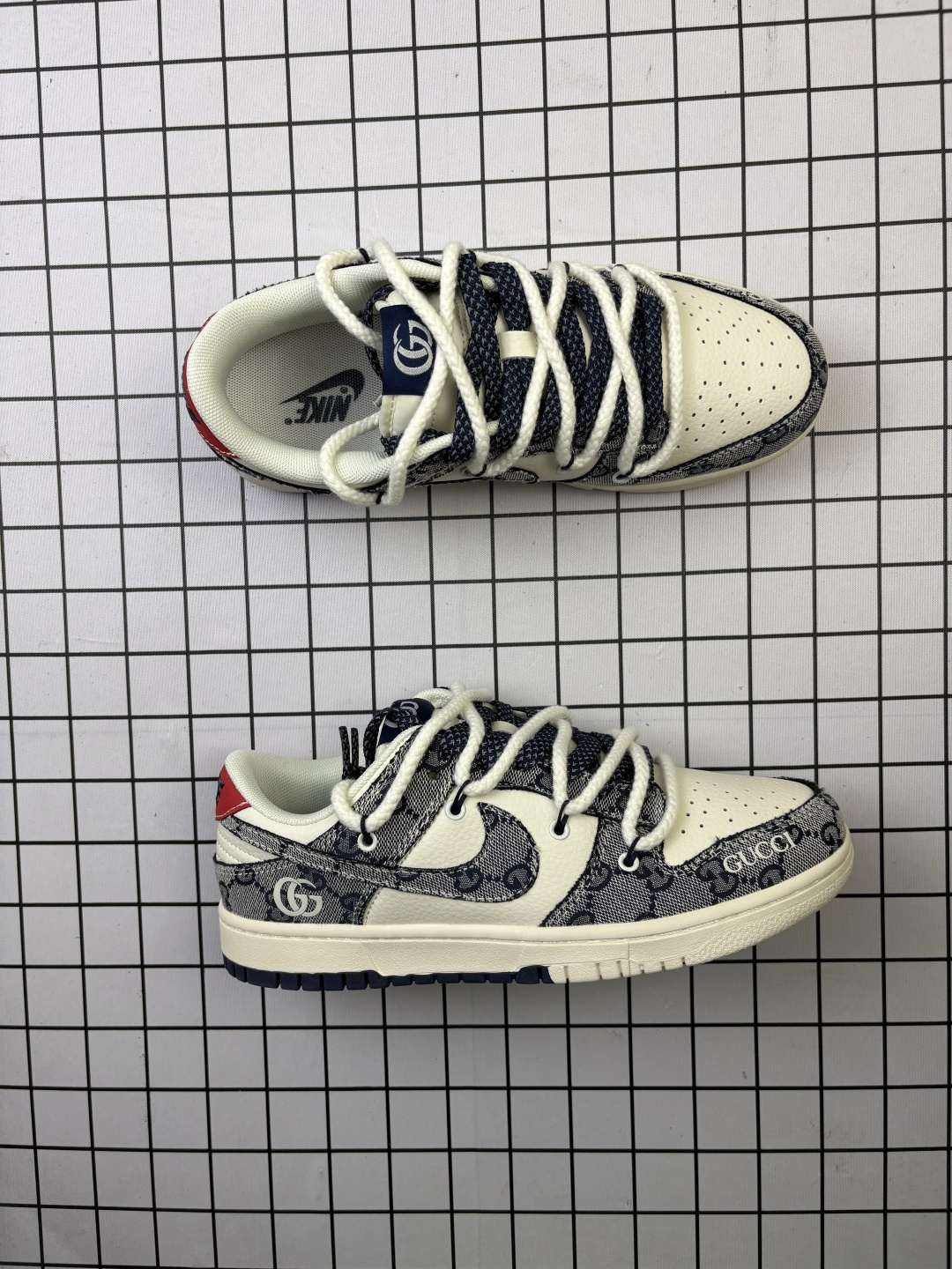 💰170
Nike/耐克 男女鞋真标半码制，全新2021版更新数据窄楦翘头版型，采用荔枝纹牛剖革组合猪巴革鞋面材质，缜密拉帮中底布，鞋垫嵌EVA缓震物料及背胶，全新窄版翘头耐磨橡胶大底❗️创意定制联名配色,经典美系街头品牌-至高无上Supreme x Nike By You SB Dunk Low Retro SP扣篮系列低帮休闲运动滑板板鞋“ YX5066-217

类型：男女鞋
码数：36 36.5 37.5 38 38.5 39 40 40.5 41 42 42.5 43 44 45
编码：577