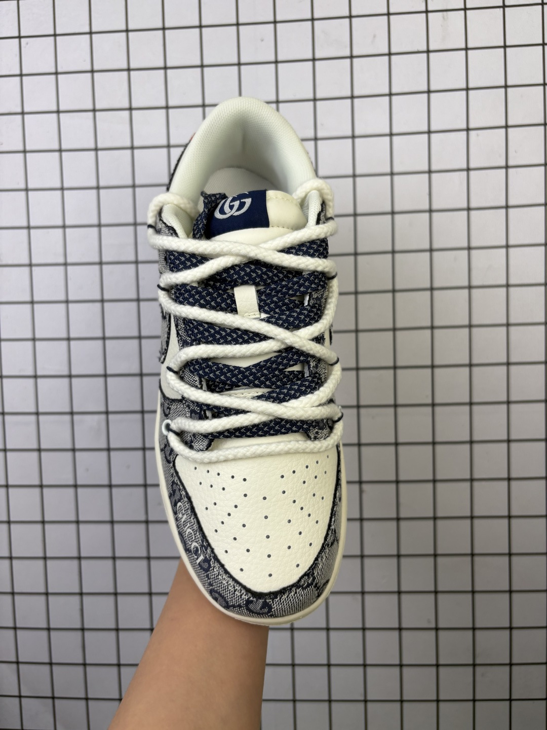 💰170
Nike/耐克 男女鞋真标半码制，全新2021版更新数据窄楦翘头版型，采用荔枝纹牛剖革组合猪巴革鞋面材质，缜密拉帮中底布，鞋垫嵌EVA缓震物料及背胶，全新窄版翘头耐磨橡胶大底❗️创意定制联名配色,经典美系街头品牌-至高无上Supreme x Nike By You SB Dunk Low Retro SP扣篮系列低帮休闲运动滑板板鞋“ YX5066-217

类型：男女鞋
码数：36 36.5 37.5 38 38.5 39 40 40.5 41 42 42.5 43 44 45
编码：577